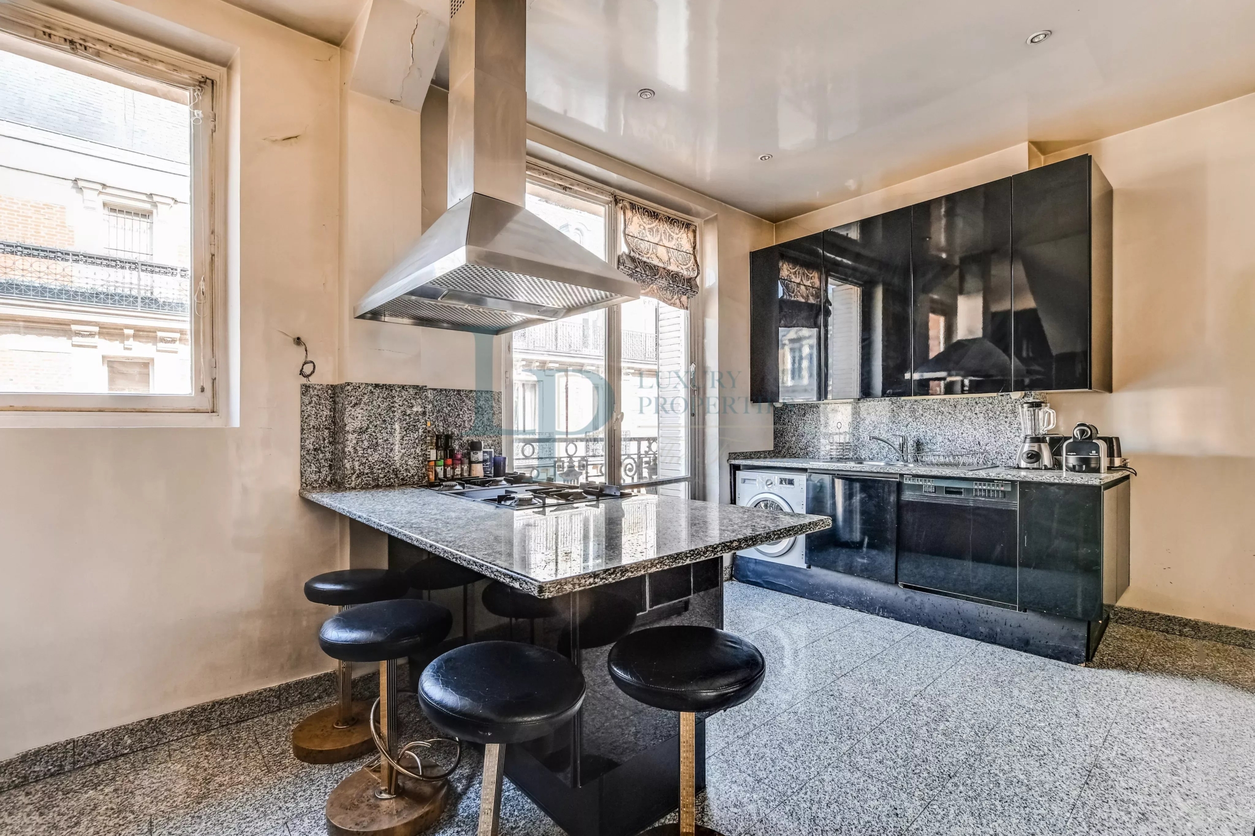 PARIS VIII – TRIANGLE D’OR | APPARTEMENT DE RÉCEPTION – 184 M²