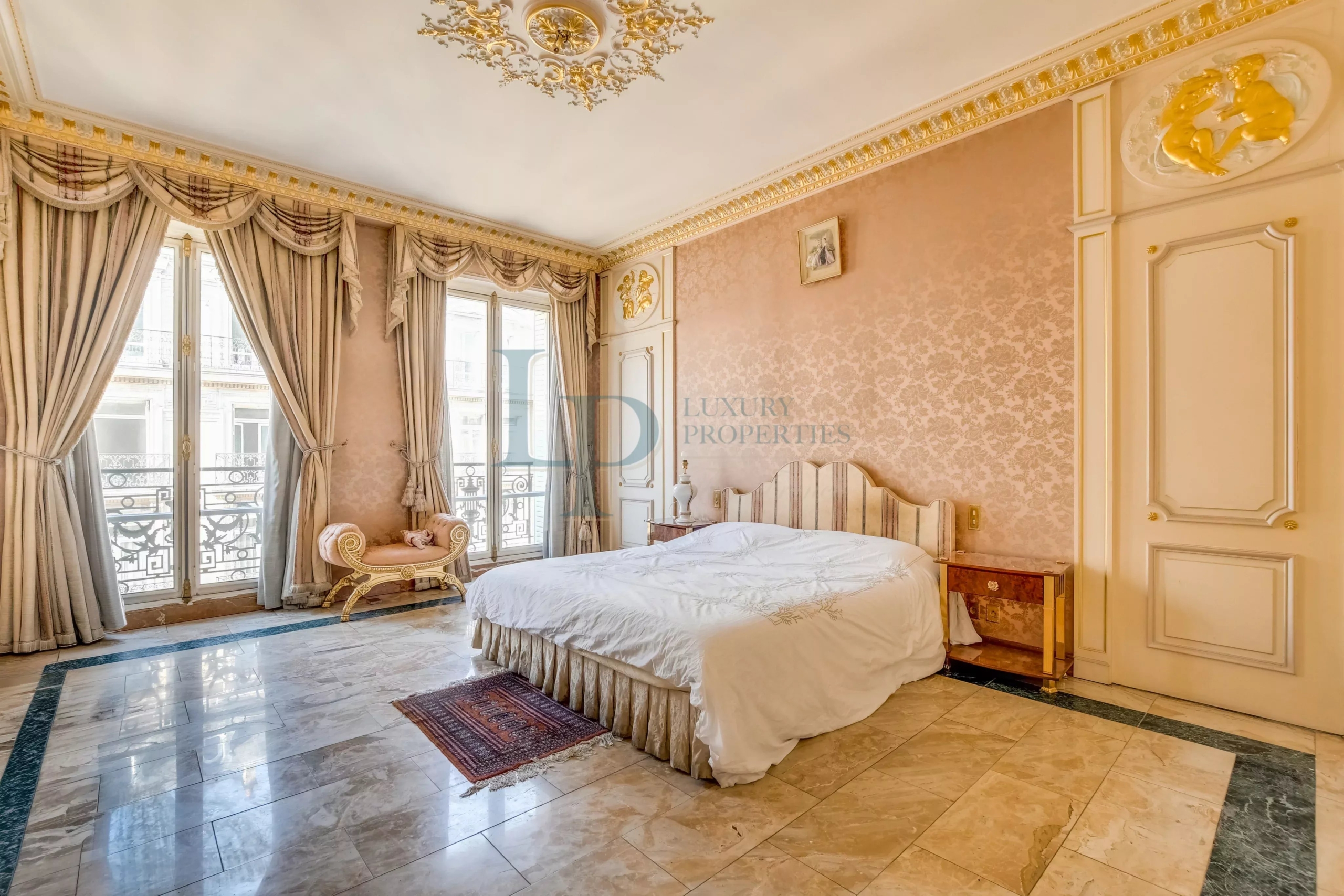 PARIS VIII – TRIANGLE D’OR | APPARTEMENT DE RÉCEPTION – 184 M²