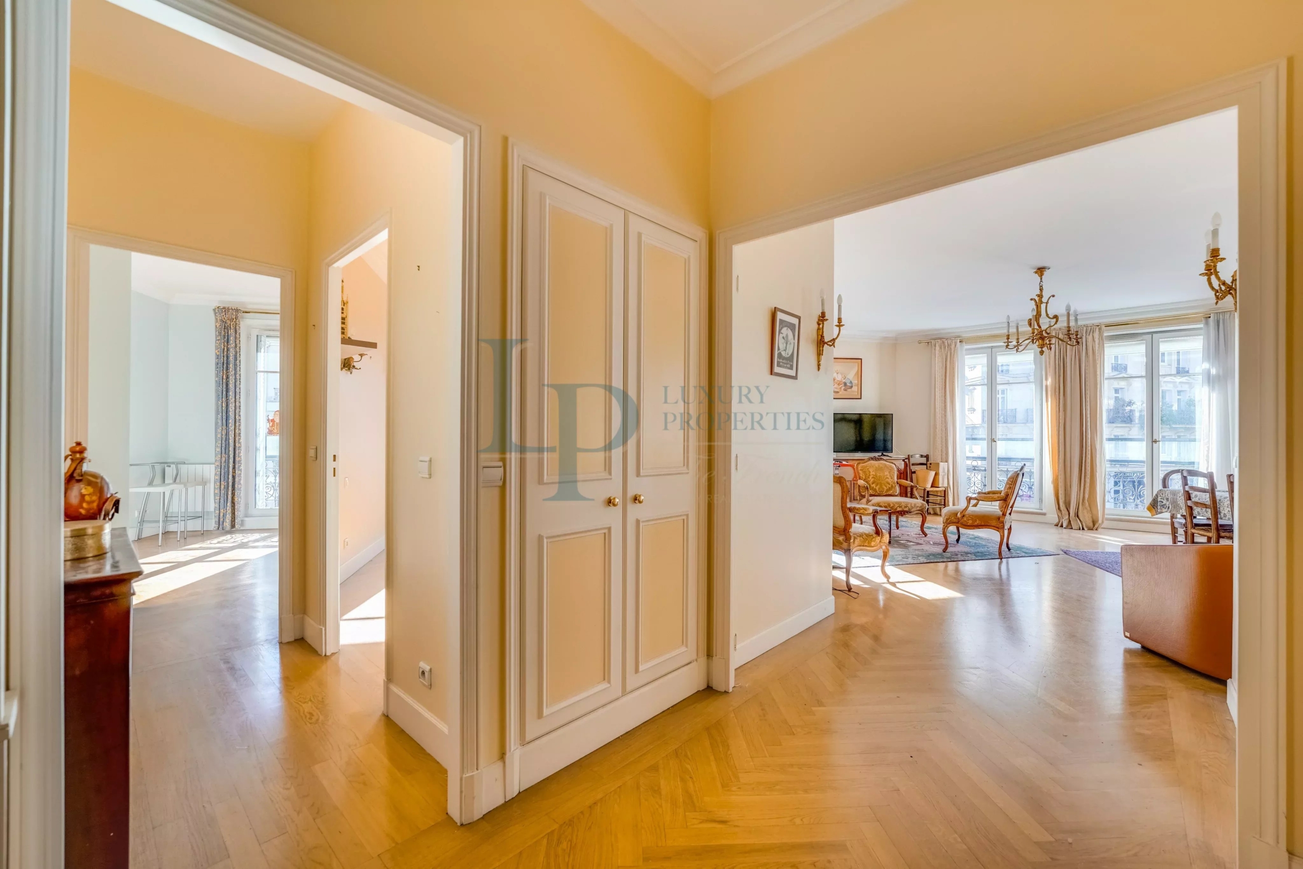 Exclusivité I Paris 17ème I Parc Monceau I Appartement 5 pièces I 120 m2 I 3 chambres I Plein Sud I Cave I Parking