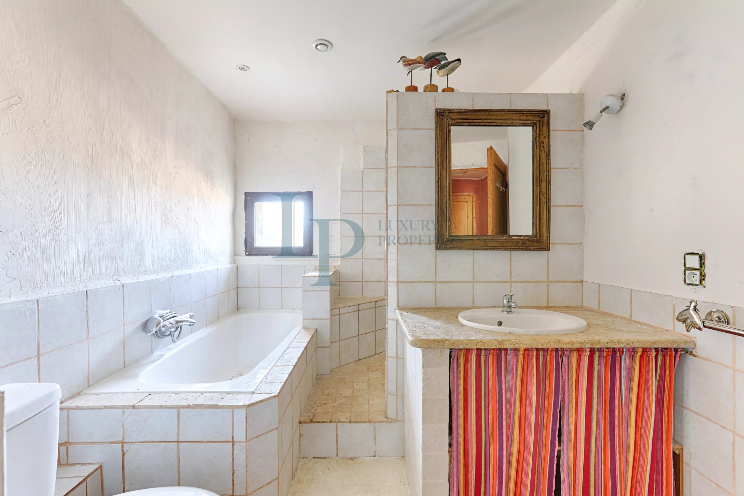 Domaine d’Exception & Mas Provençal au cœur des Alpilles – 5 Ha – Architecture authentique et 100 % naturelle – Piscine / Solarium / Dépendances – Potentiel Unique – Saint-Rémy-de-Provence