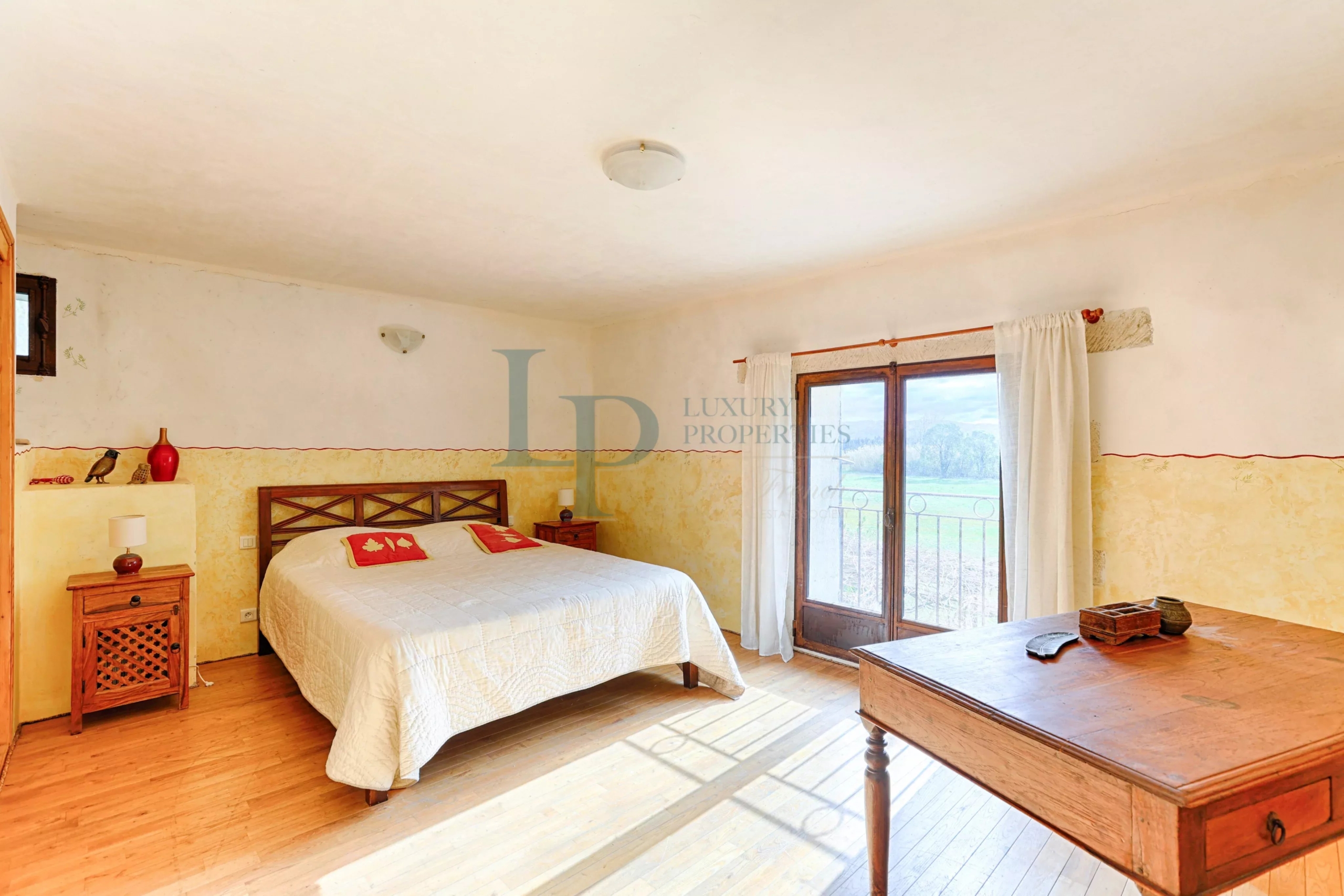 Domaine d’Exception & Mas Provençal au cœur des Alpilles – 5 Ha – Architecture authentique et 100 % naturelle – Piscine / Solarium / Dépendances – Potentiel Unique – Saint-Rémy-de-Provence