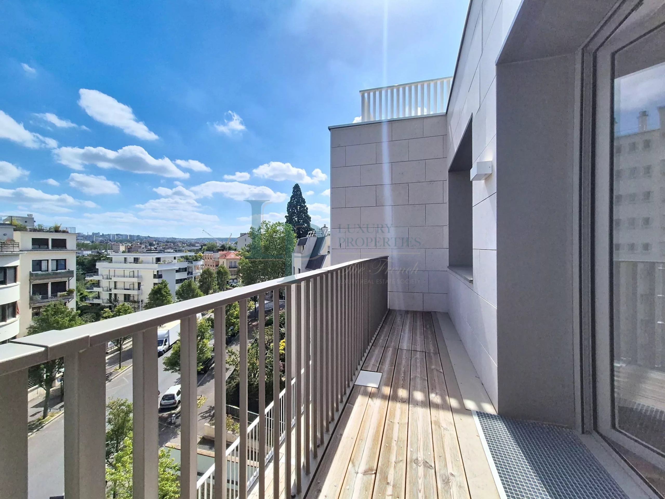 RÉSIDENCE CARRÉ DES ARTS · ISSY-LES-MOULINEAUX – Duplex d’exception