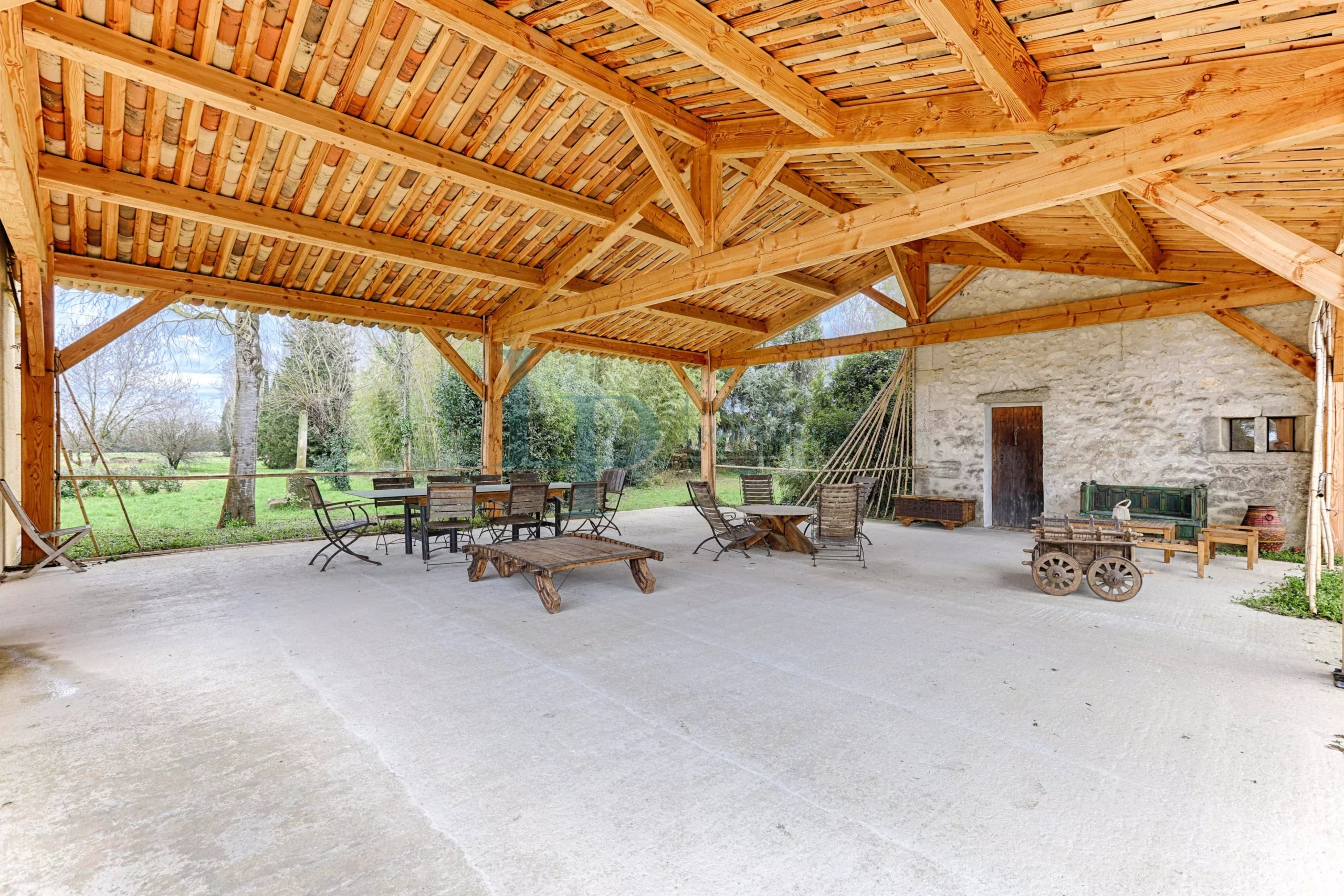 Domaine d’Exception & Mas Provençal au cœur des Alpilles – 5 Ha – Architecture authentique et 100 % naturelle – Piscine / Solarium / Dépendances – Potentiel Unique – Saint-Rémy-de-Provence