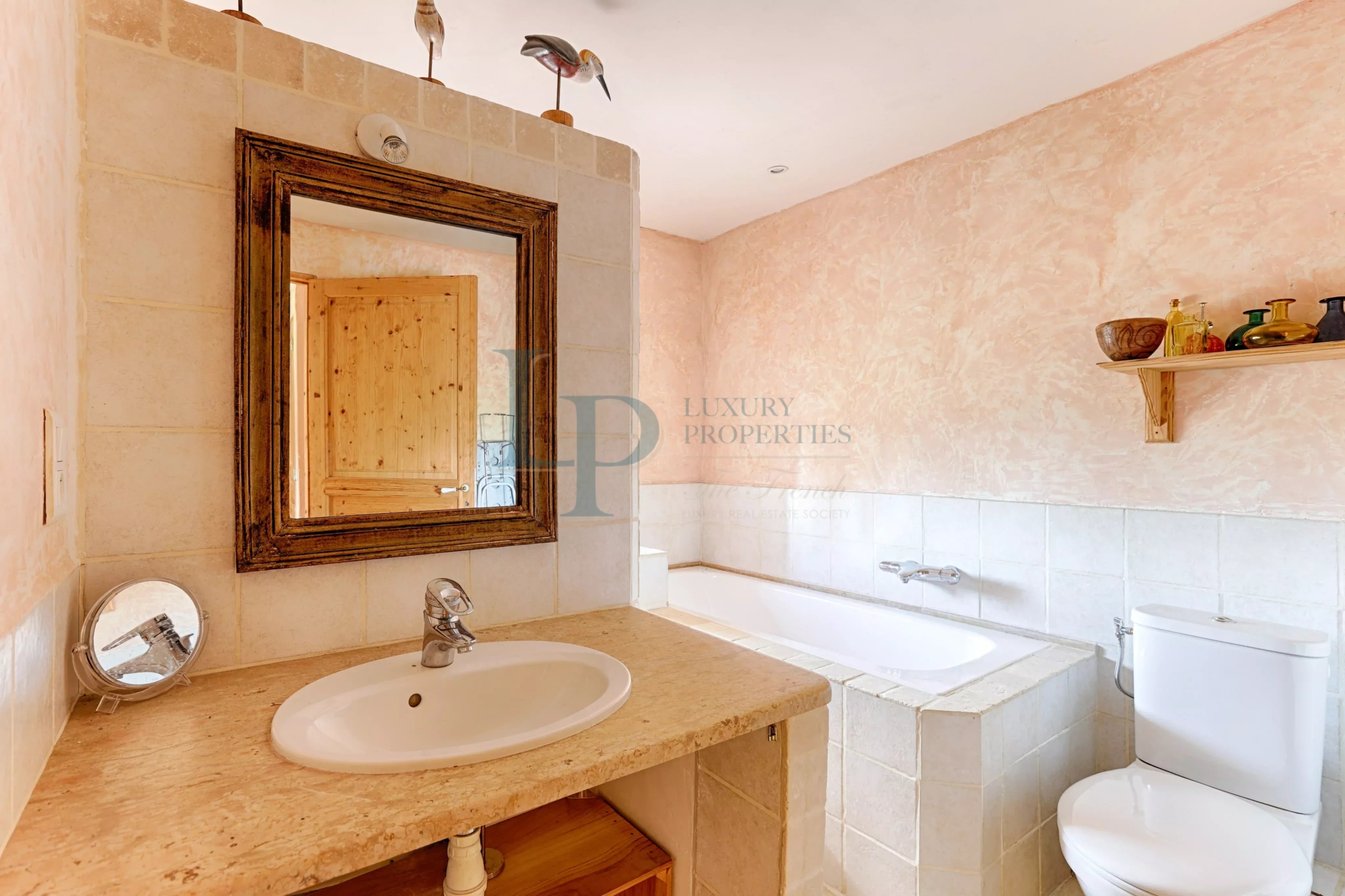 Domaine d’Exception & Mas Provençal au cœur des Alpilles – 5 Ha – Architecture authentique et 100 % naturelle – Piscine / Solarium / Dépendances – Potentiel Unique – Saint-Rémy-de-Provence