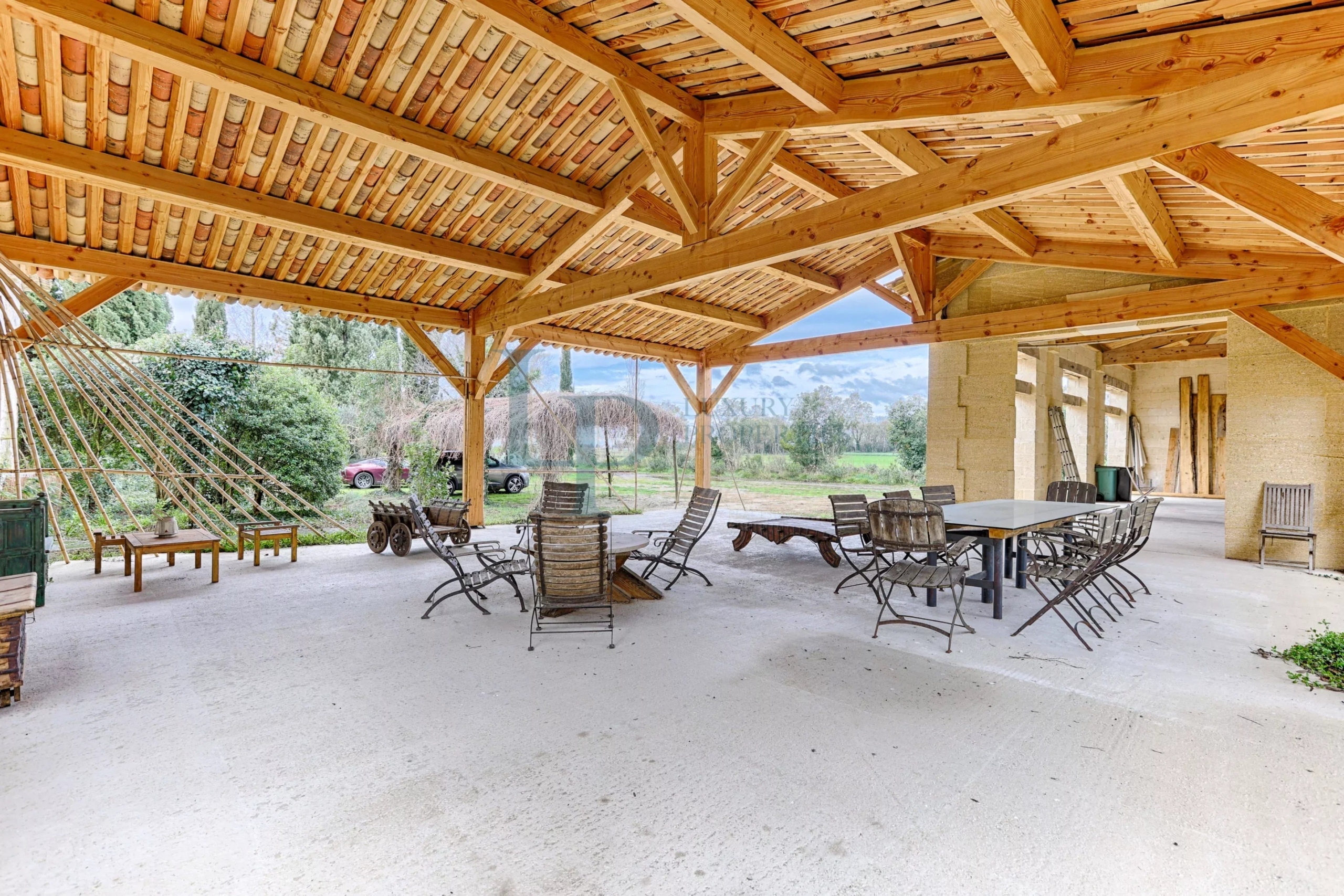 Domaine d’Exception & Mas Provençal au cœur des Alpilles – 5 Ha – Architecture authentique et 100 % naturelle – Piscine / Solarium / Dépendances – Potentiel Unique – Saint-Rémy-de-Provence