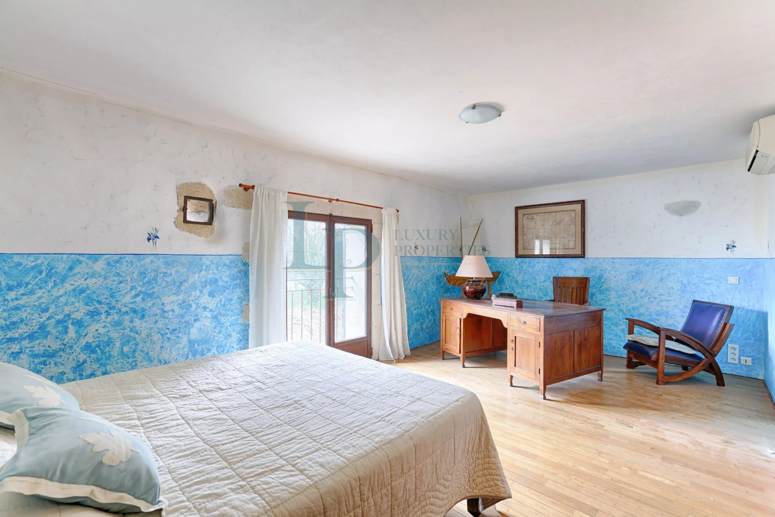 Domaine d’Exception & Mas Provençal au cœur des Alpilles – 5 Ha – Architecture authentique et 100 % naturelle – Piscine / Solarium / Dépendances – Potentiel Unique – Saint-Rémy-de-Provence