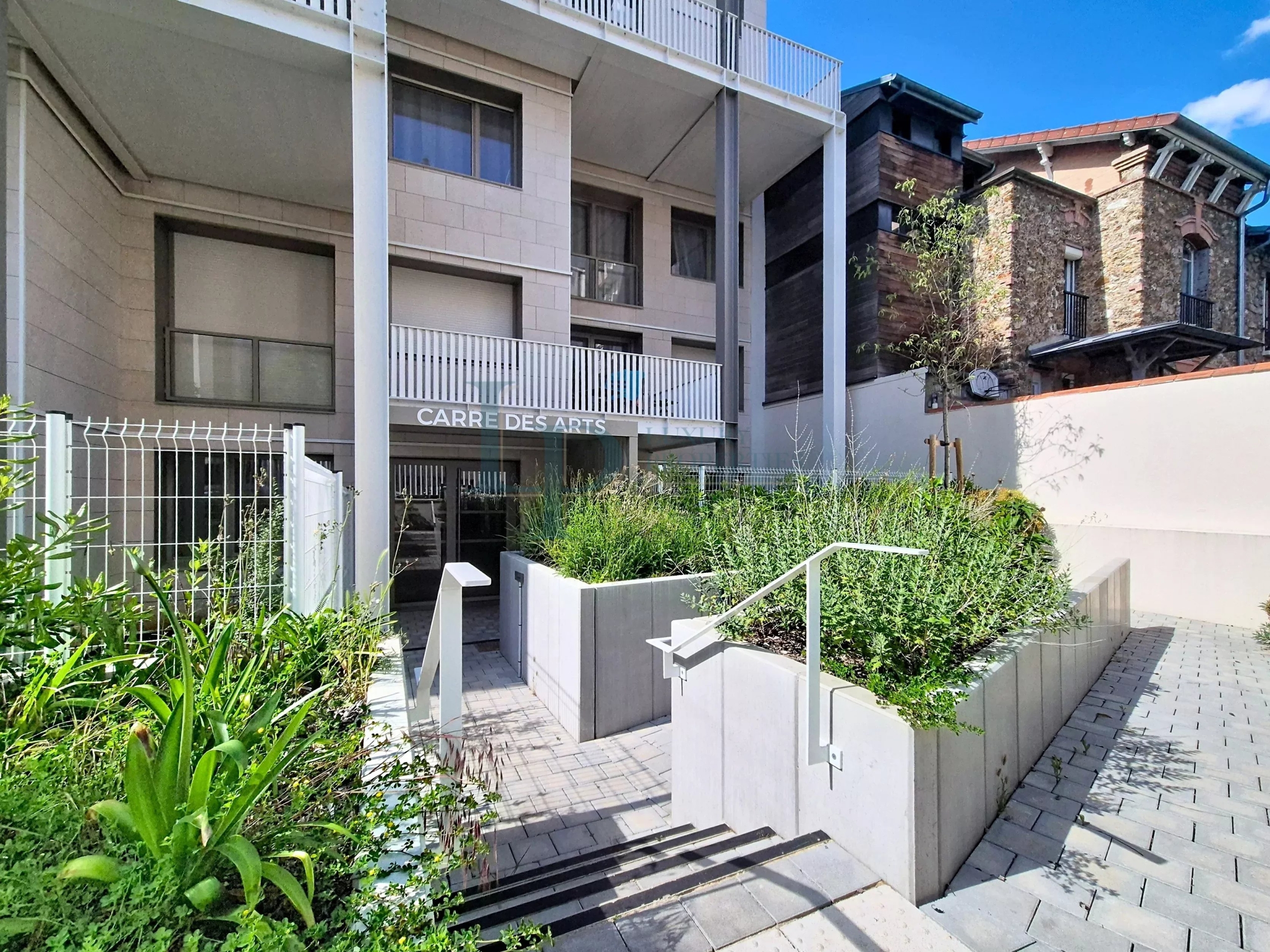 RÉSIDENCE CARRÉ DES ARTS · ISSY-LES-MOULINEAUX – Duplex d’exception