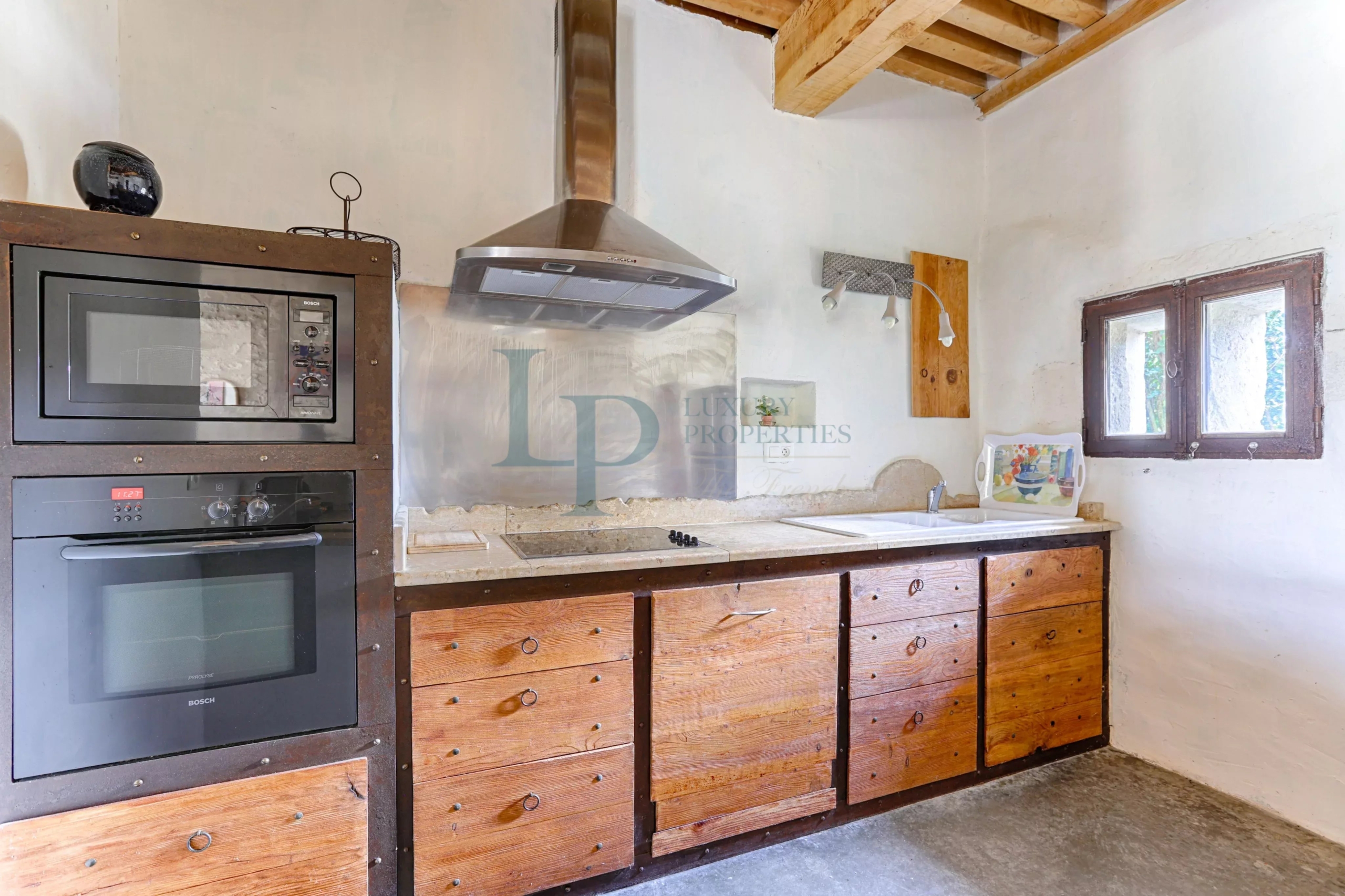 Domaine d’Exception & Mas Provençal au cœur des Alpilles – 5 Ha – Architecture authentique et 100 % naturelle – Piscine / Solarium / Dépendances – Potentiel Unique – Saint-Rémy-de-Provence