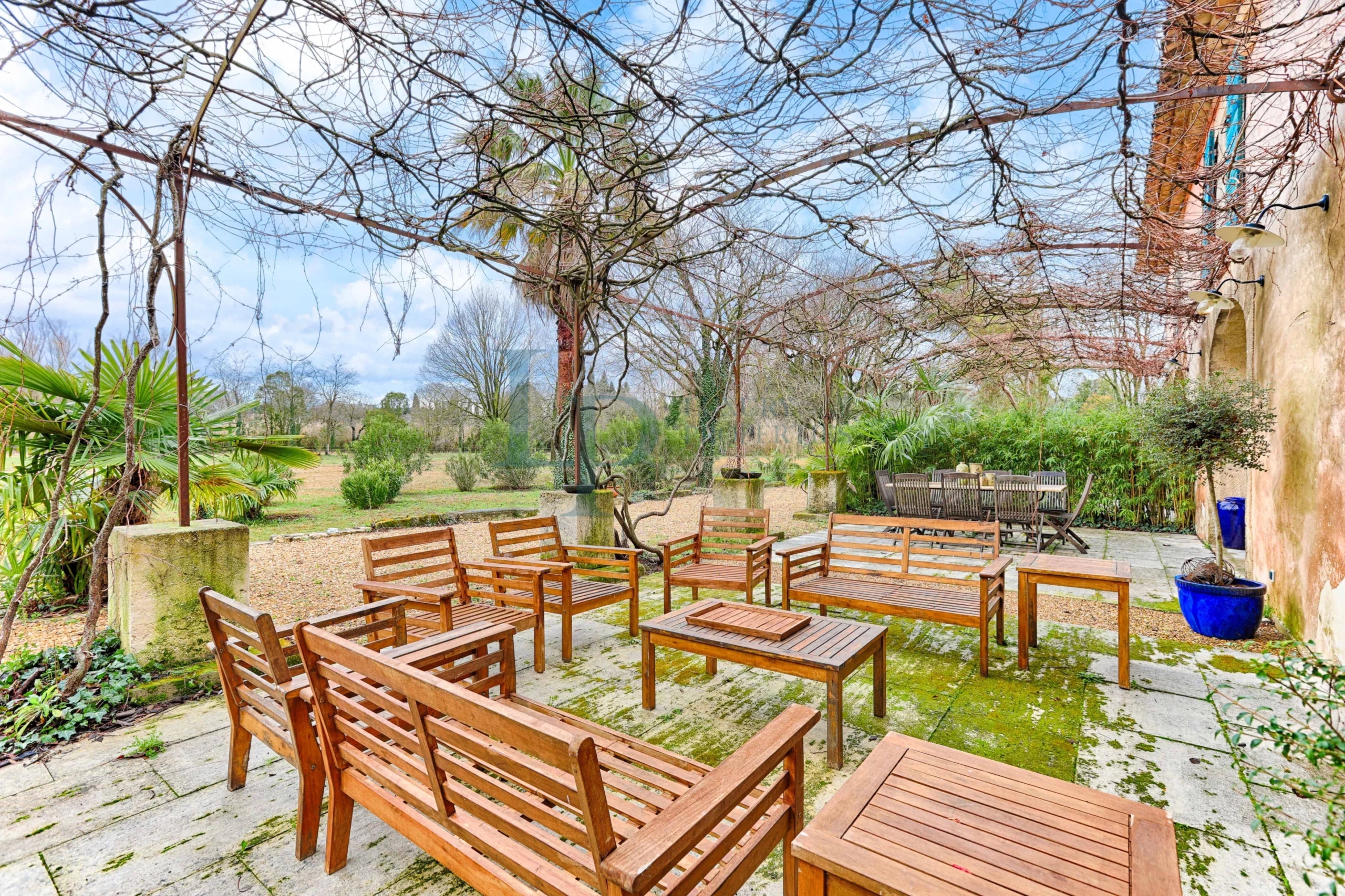 Domaine d’Exception & Mas Provençal au cœur des Alpilles – 5 Ha – Architecture authentique et 100 % naturelle – Piscine / Solarium / Dépendances – Potentiel Unique – Saint-Rémy-de-Provence
