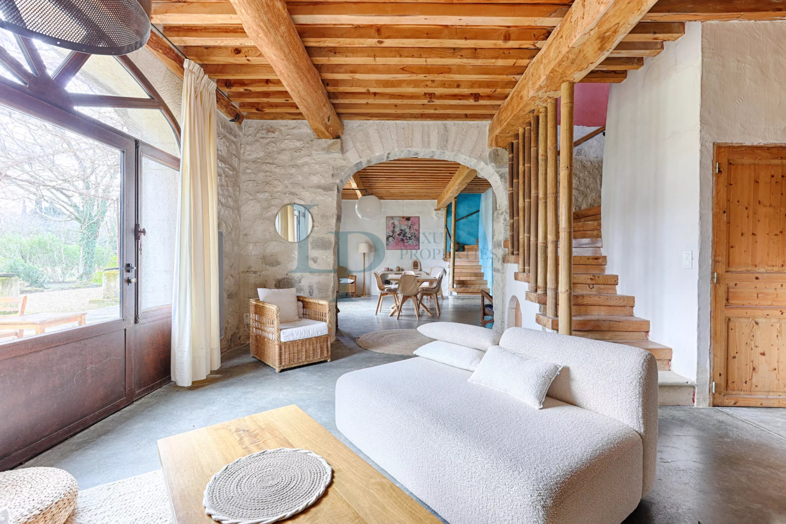 Domaine d’Exception & Mas Provençal au cœur des Alpilles – 5 Ha – Architecture authentique et 100 % naturelle – Piscine / Solarium / Dépendances – Potentiel Unique – Saint-Rémy-de-Provence
