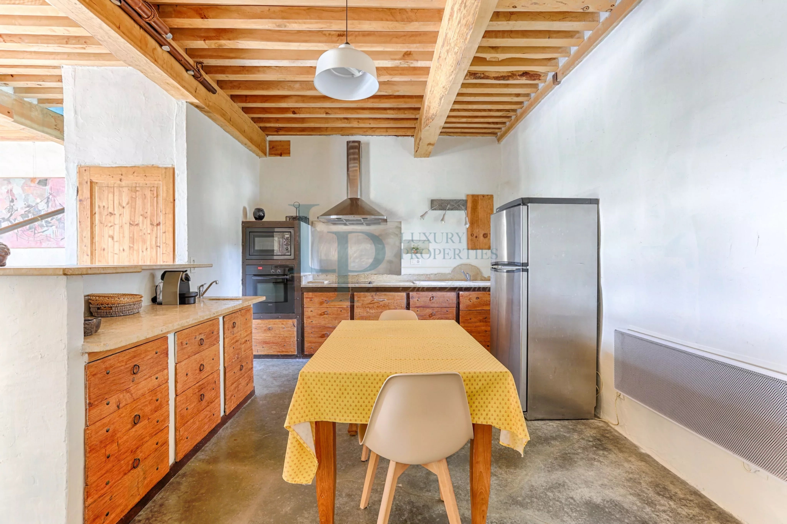 Domaine d’Exception & Mas Provençal au cœur des Alpilles – 5 Ha – Architecture authentique et 100 % naturelle – Piscine / Solarium / Dépendances – Potentiel Unique – Saint-Rémy-de-Provence