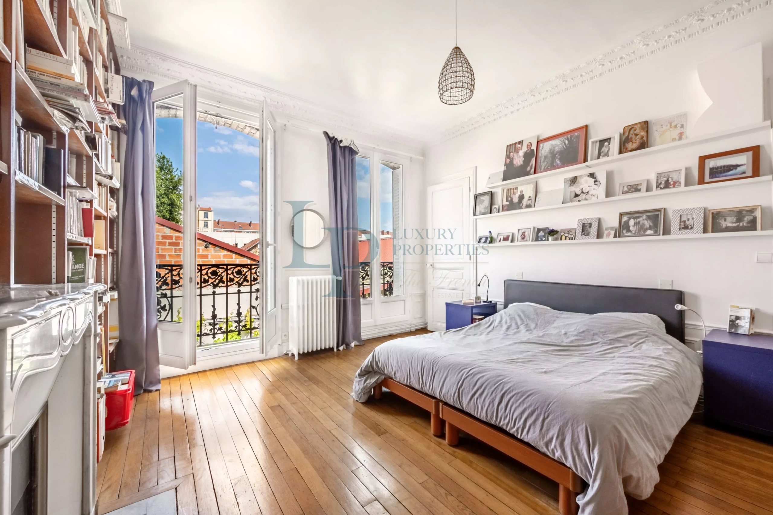 Pavillon familial ou projet d’investissement – 251.52 m² avec parcelle d’angle de 305 m² – jusqu’à 8 chambres – Jardin & potentiel constructible – Ivry-sur-Seine