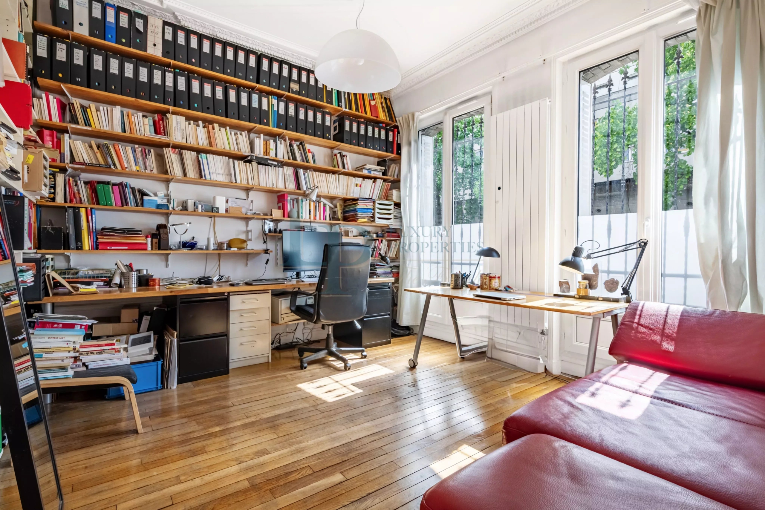 Pavillon familial ou projet d’investissement – 251.52 m² avec parcelle d’angle de 305 m² – jusqu’à 8 chambres – Jardin & potentiel constructible – Ivry-sur-Seine