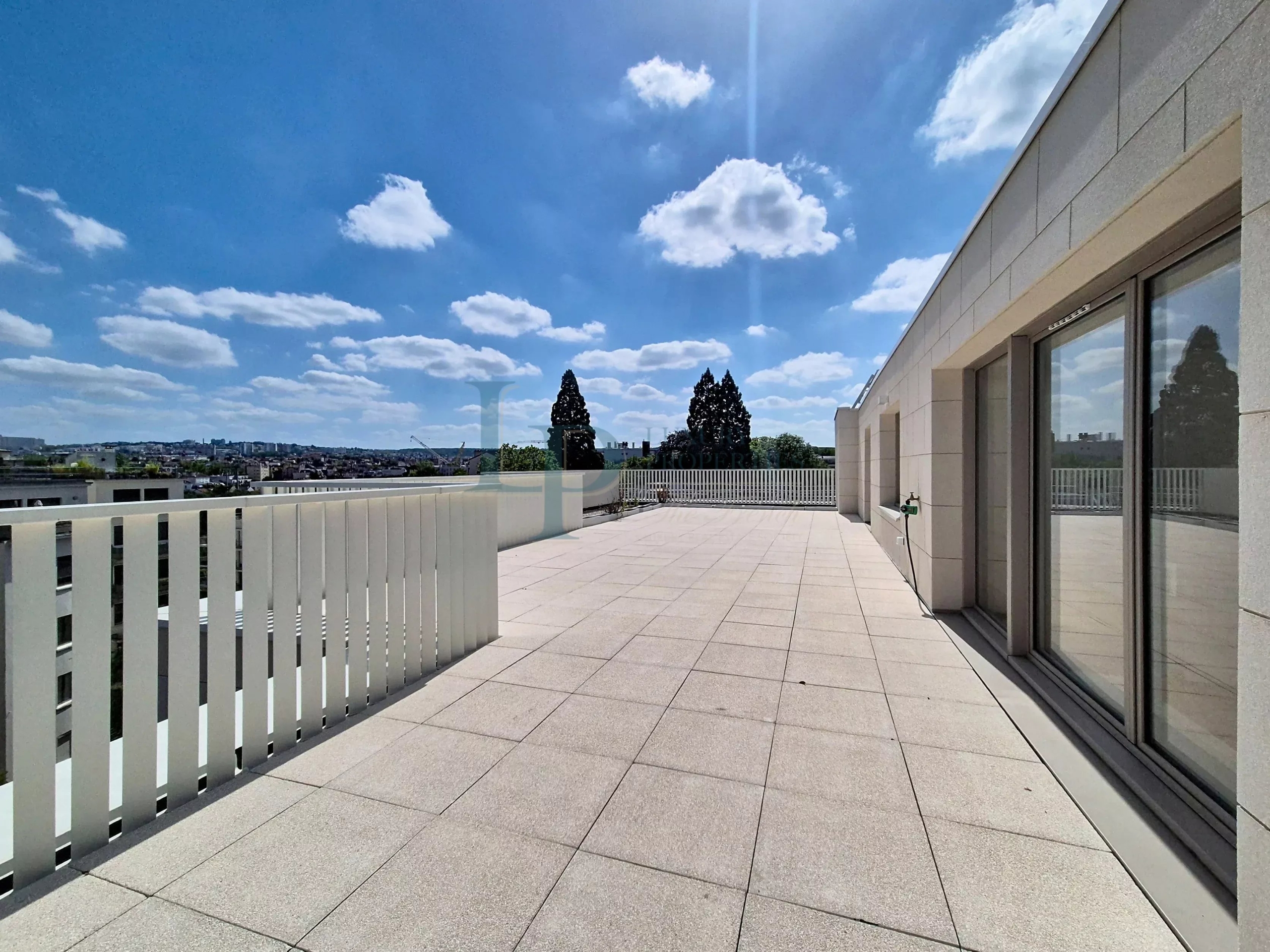 RÉSIDENCE CARRÉ DES ARTS · ISSY-LES-MOULINEAUX – Duplex d’exception