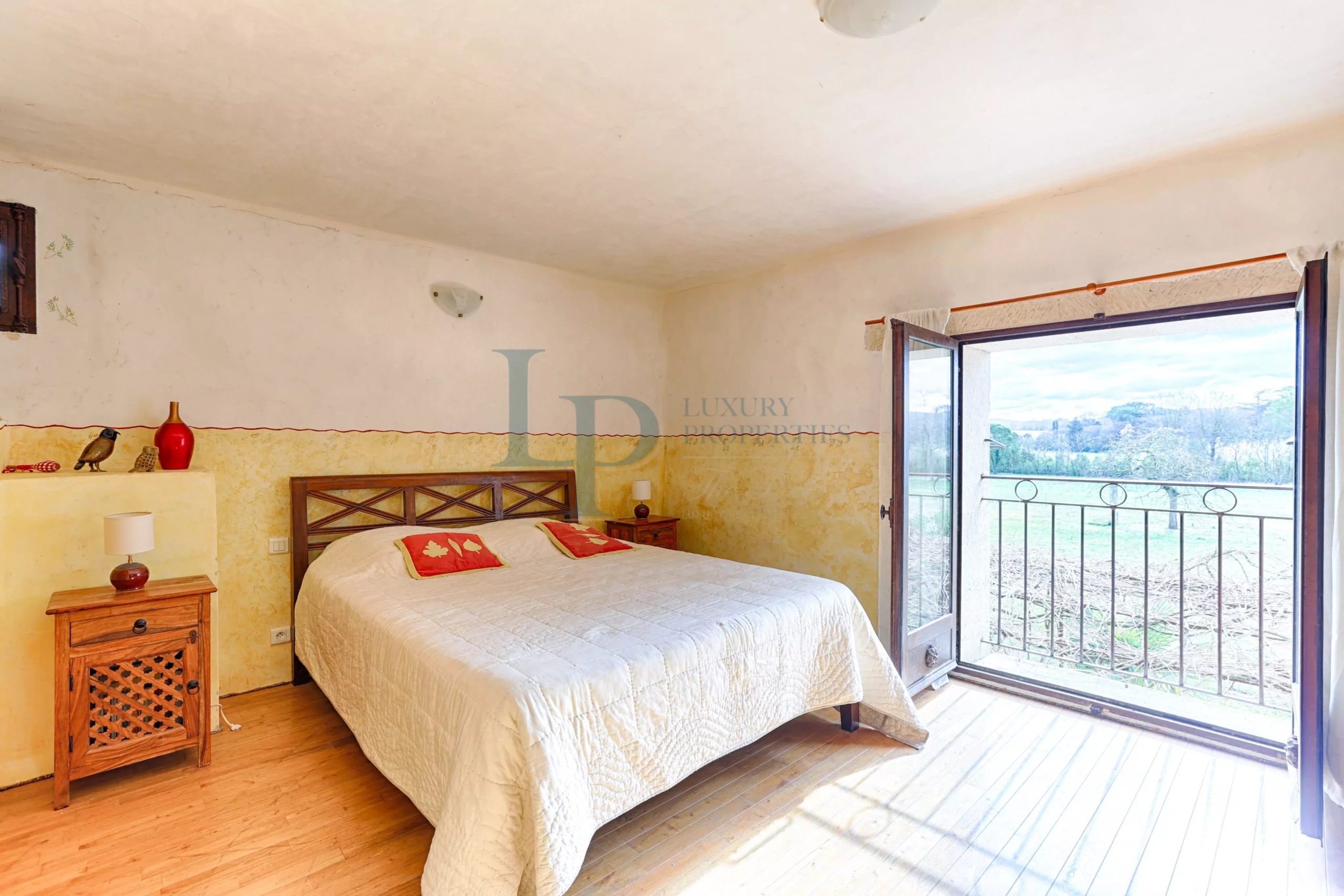 Domaine d’Exception & Mas Provençal au cœur des Alpilles – 5 Ha – Architecture authentique et 100 % naturelle – Piscine / Solarium / Dépendances – Potentiel Unique – Saint-Rémy-de-Provence