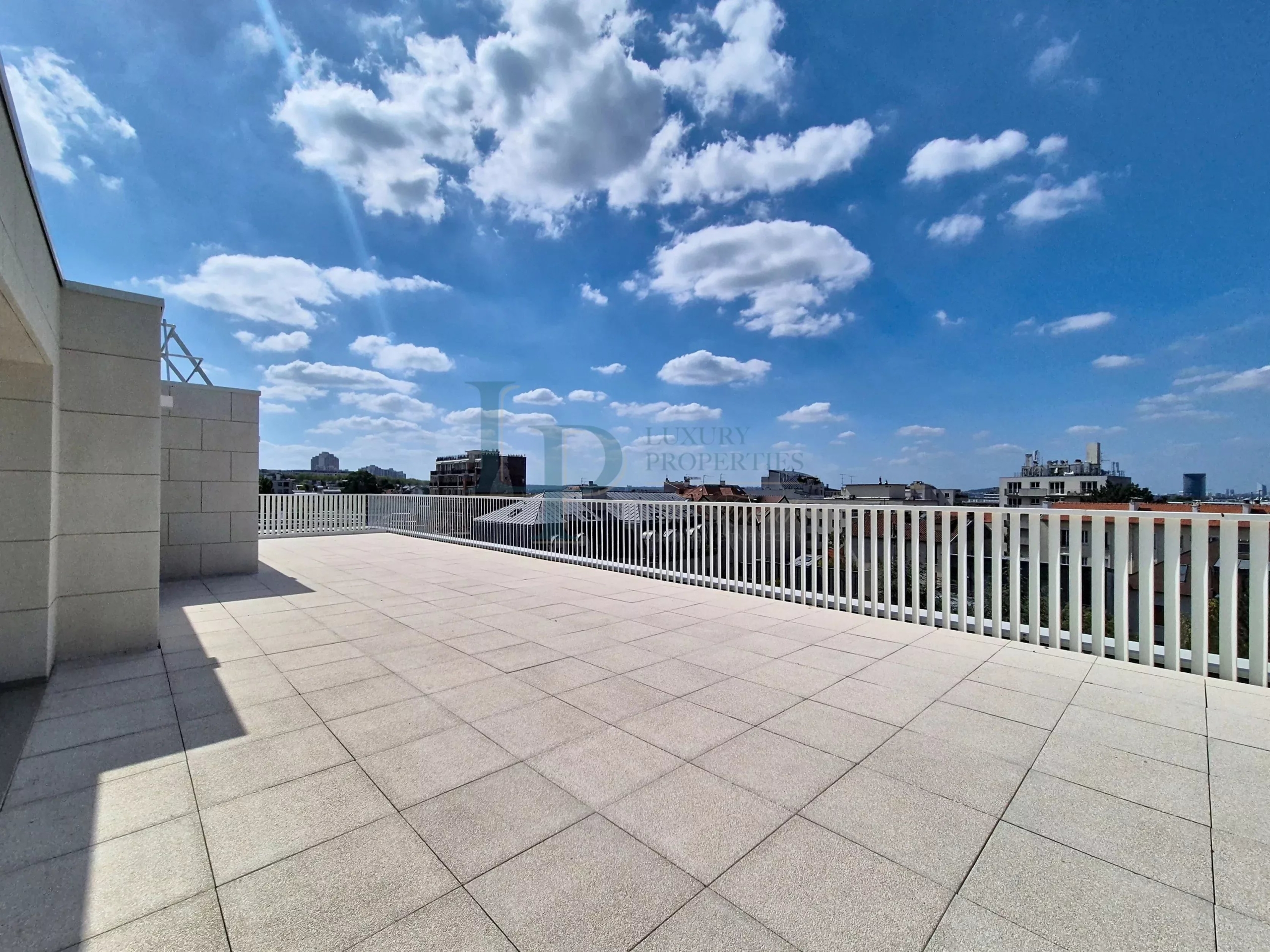 RÉSIDENCE CARRÉ DES ARTS · ISSY-LES-MOULINEAUX – Duplex d’exception