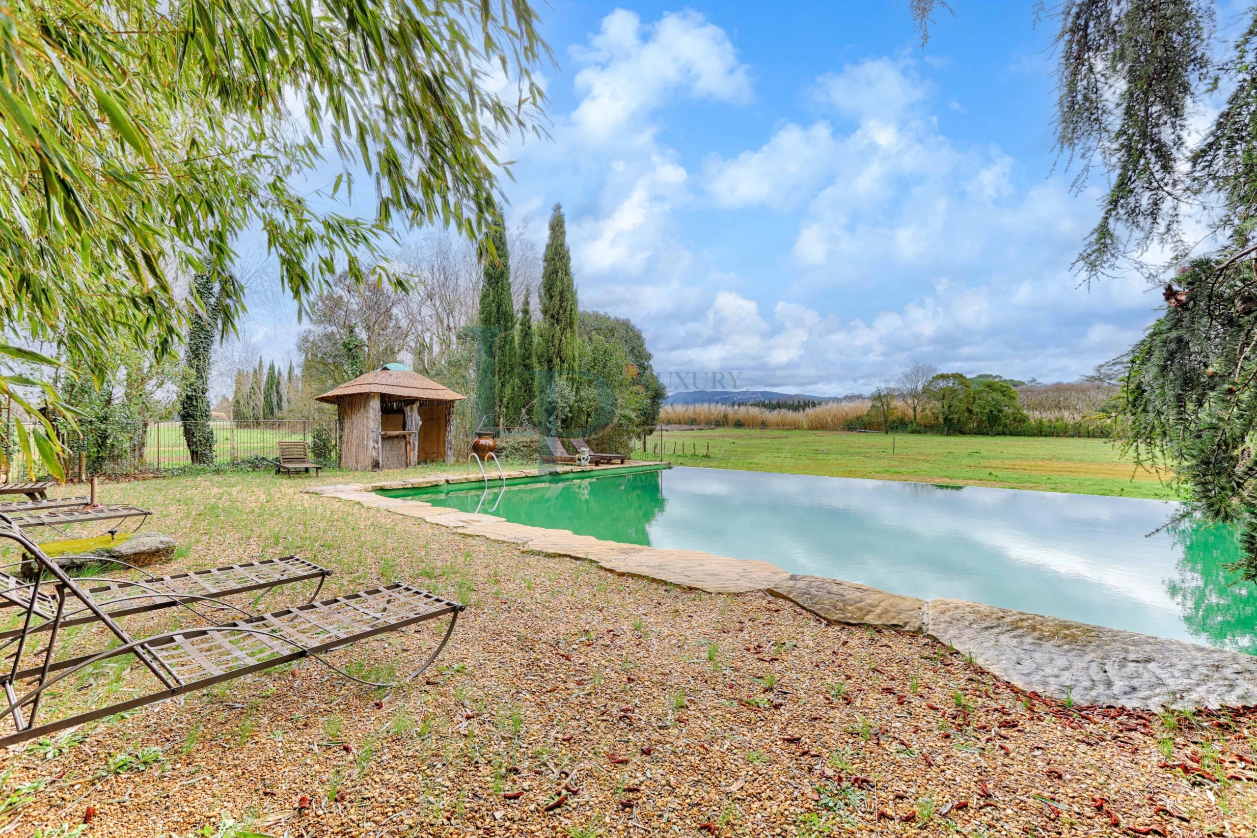 Domaine d’Exception & Mas Provençal au cœur des Alpilles – 5 Ha – Architecture authentique et 100 % naturelle – Piscine / Solarium / Dépendances – Potentiel Unique – Saint-Rémy-de-Provence