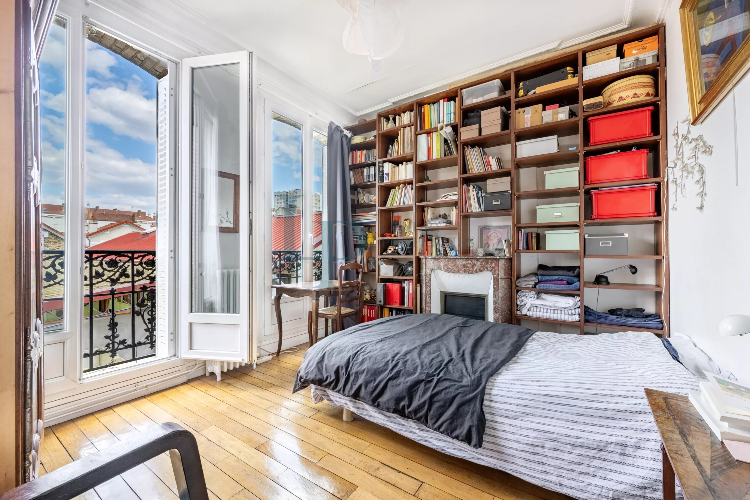 Pavillon familial ou projet d’investissement – 251.52 m² avec parcelle d’angle de 305 m² – jusqu’à 8 chambres – Jardin & potentiel constructible – Ivry-sur-Seine