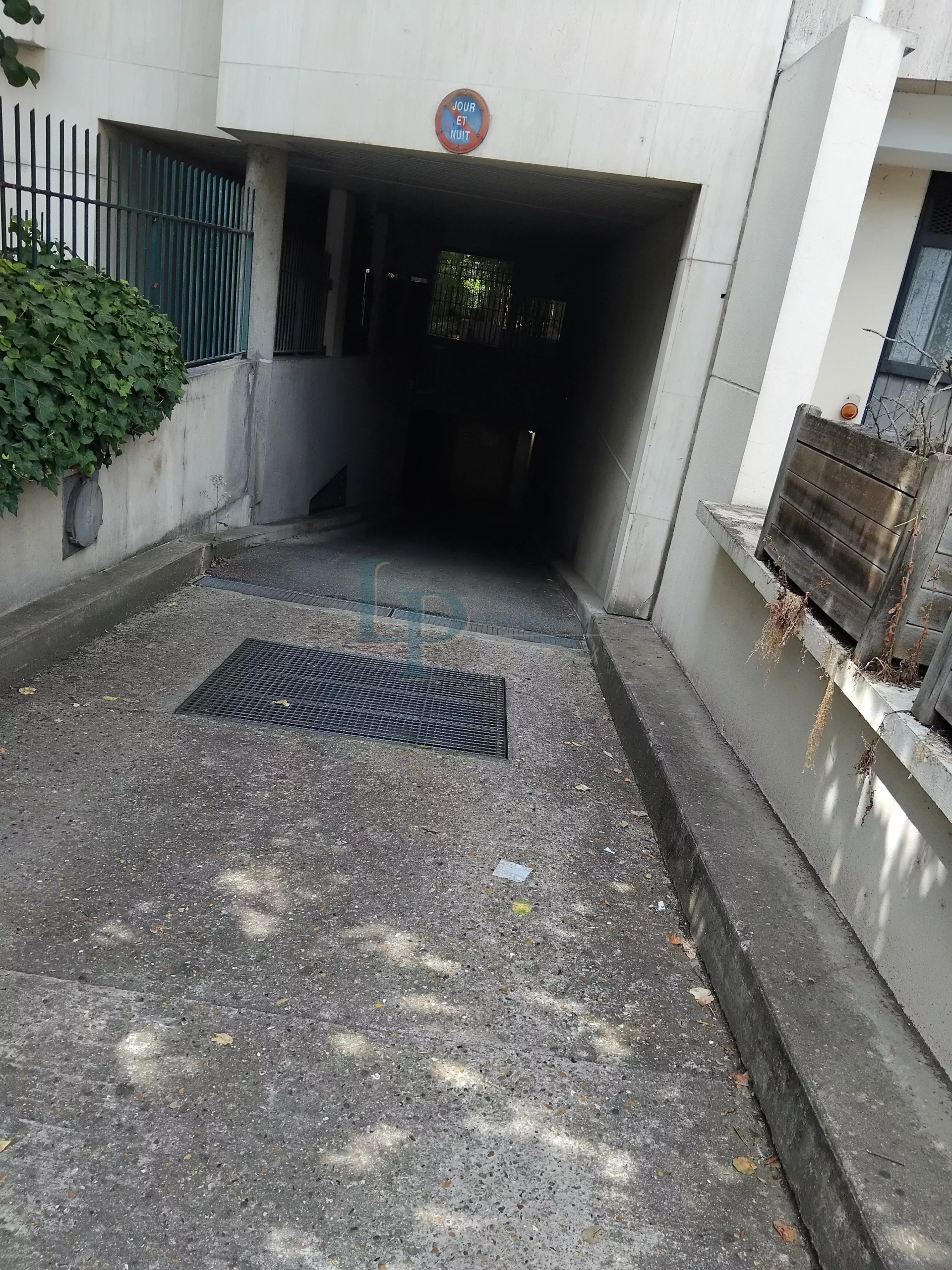 LOCATION EMPLACEMENT DE PARKING – RUE JEAN DE LA FONTAINE PARIS 16EME
