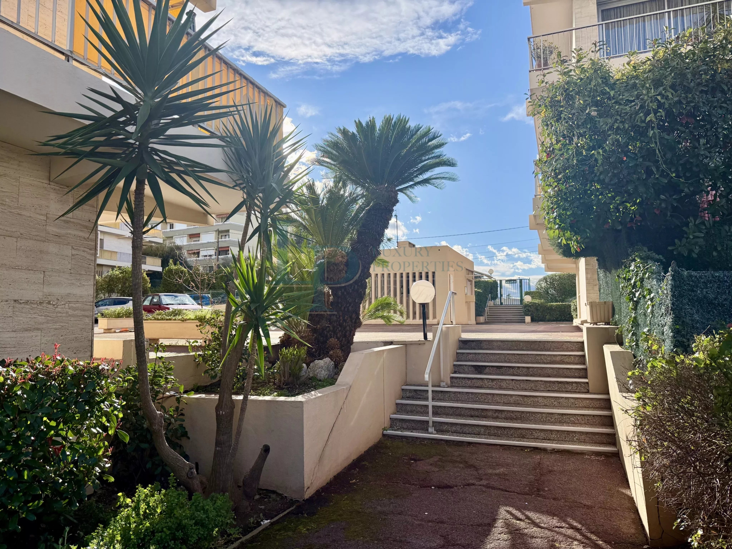 Appartement lumineux à Antibes avec piscine et tennis