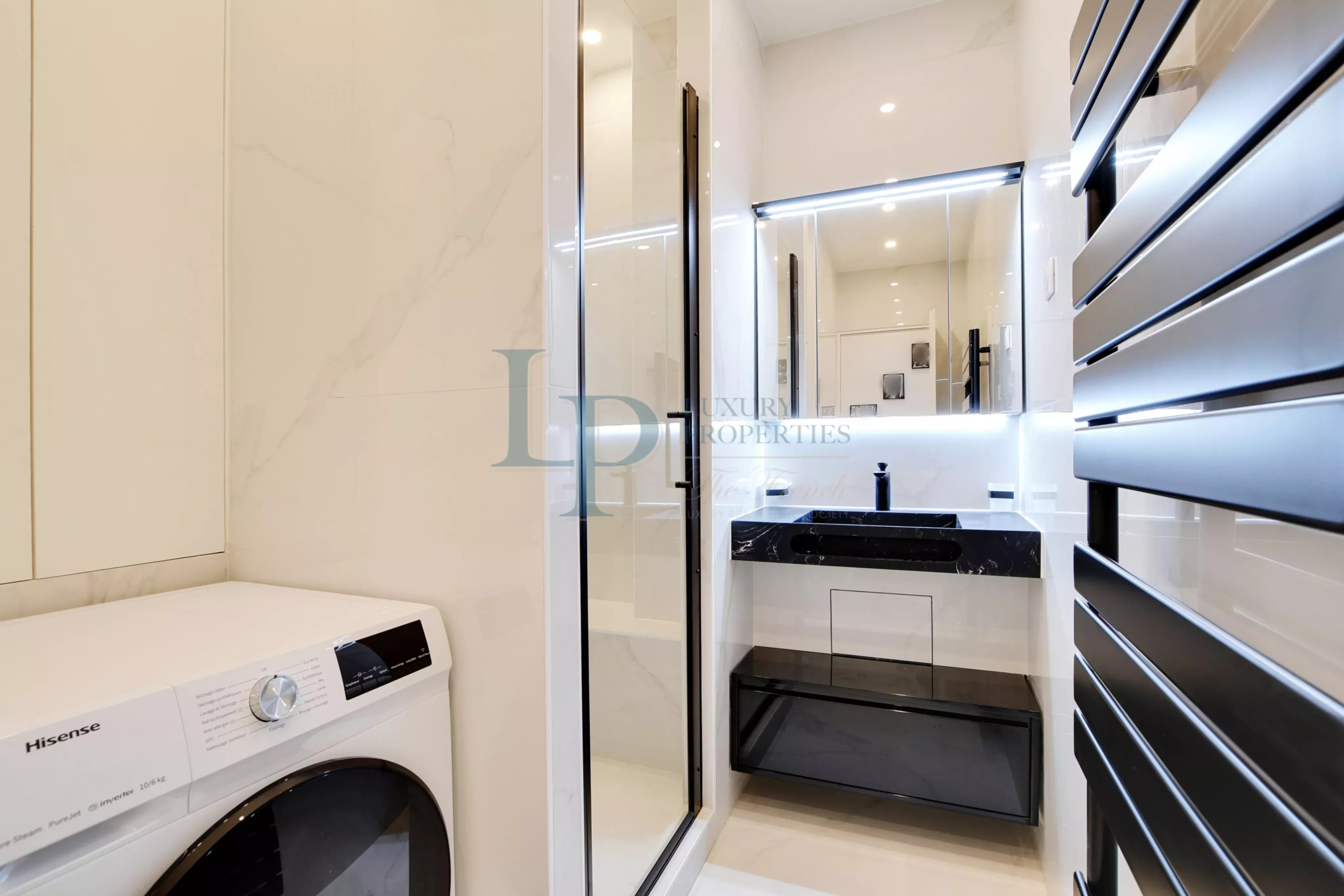 Exclusivité – Paris 8 – Triangle d’Or – Appartement rénové de 81 m2 – Cave – Vendu meublé