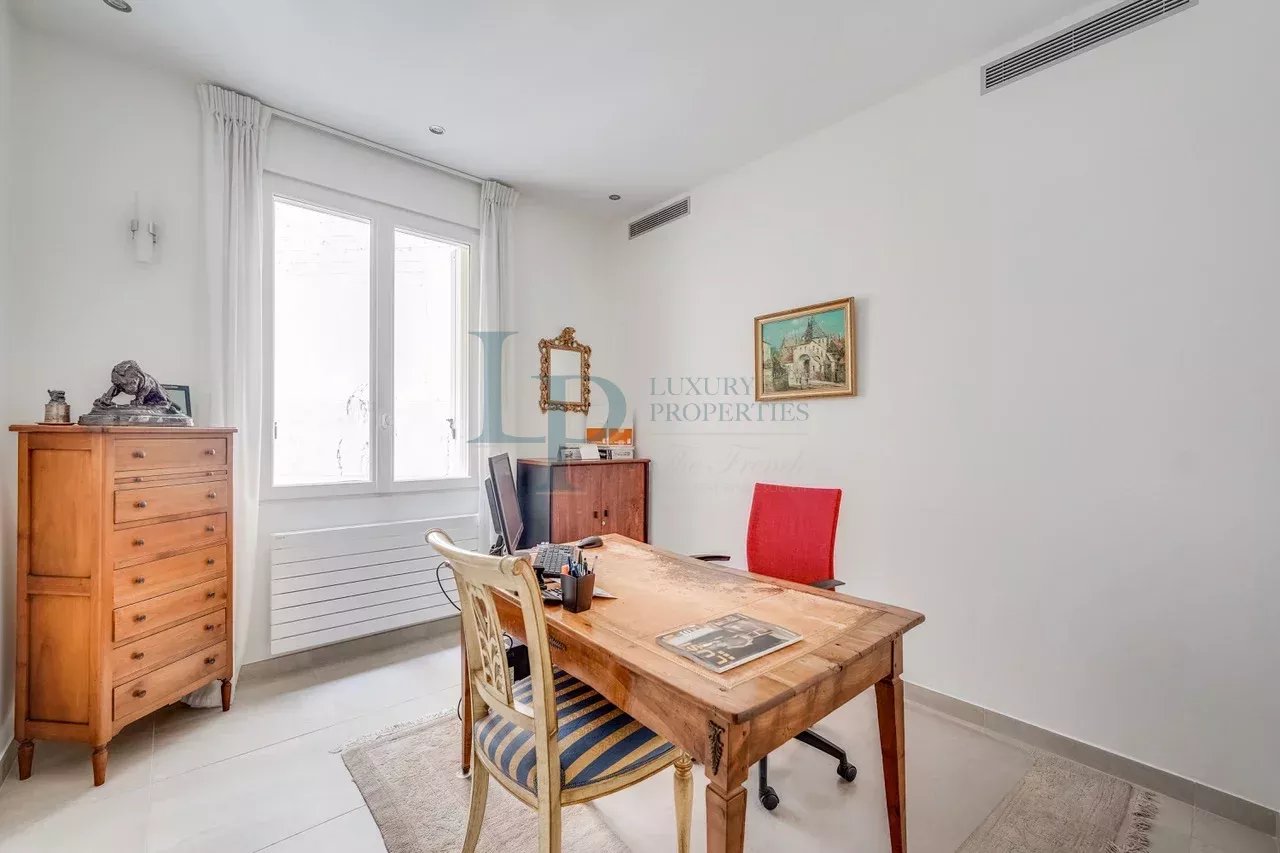 Spacieux appartement de prestige à Paris 8
