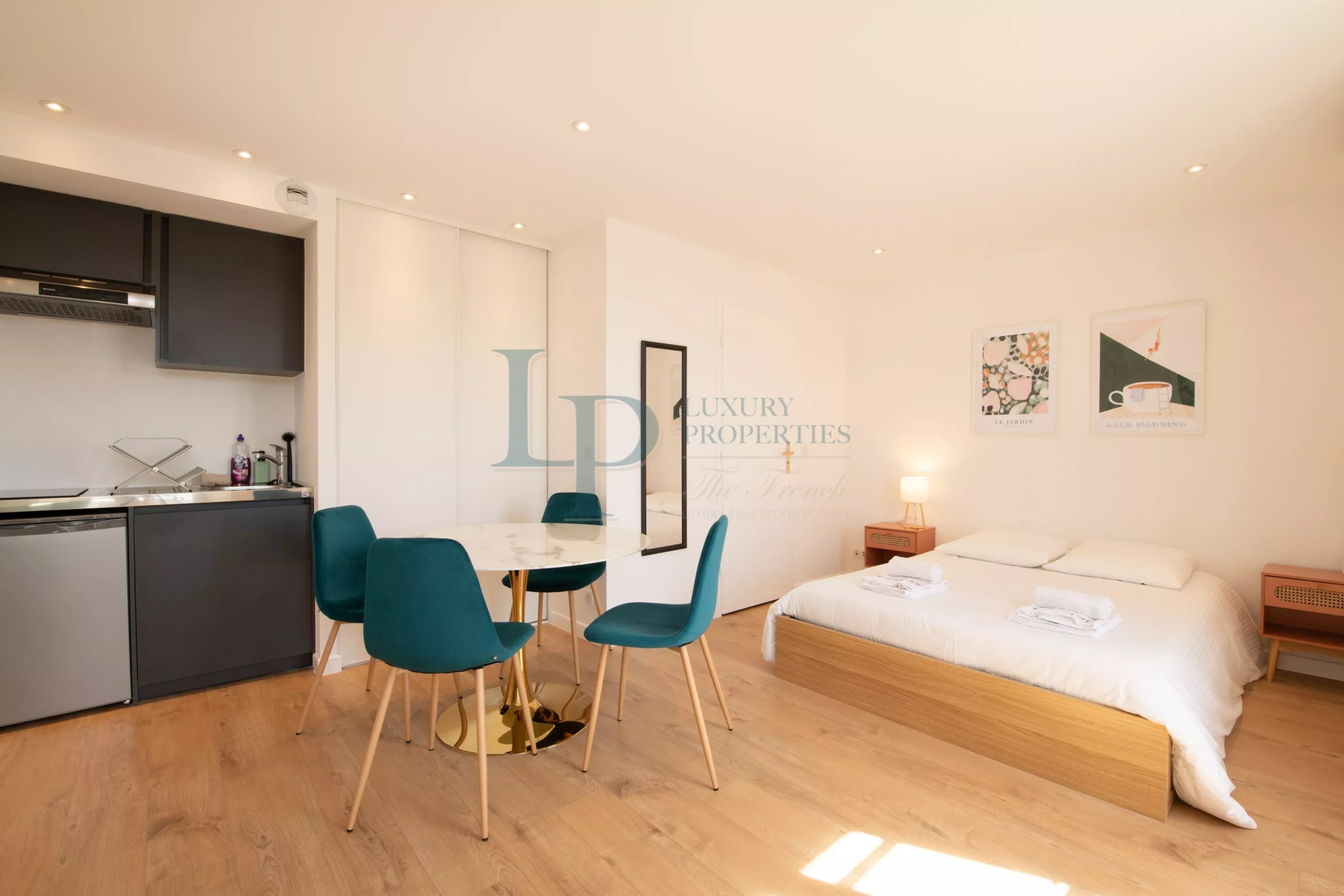 IDÉAL INVESTISSEUR – IMMEUBLE MEUBLÉ À FORT RENDEMENT AU CŒUR DE SAINTE-MAXIME