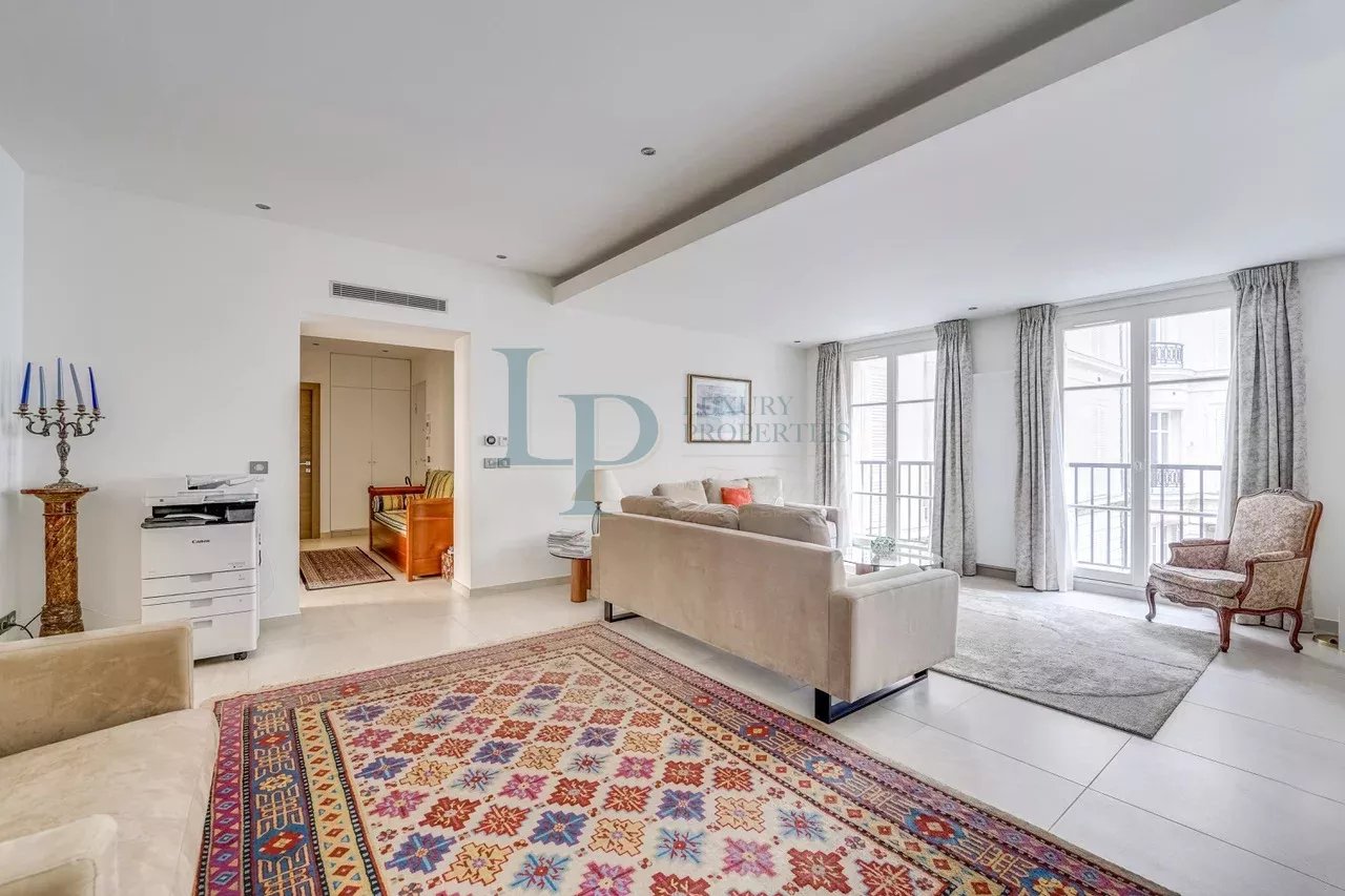 Spacieux appartement de prestige à Paris 8