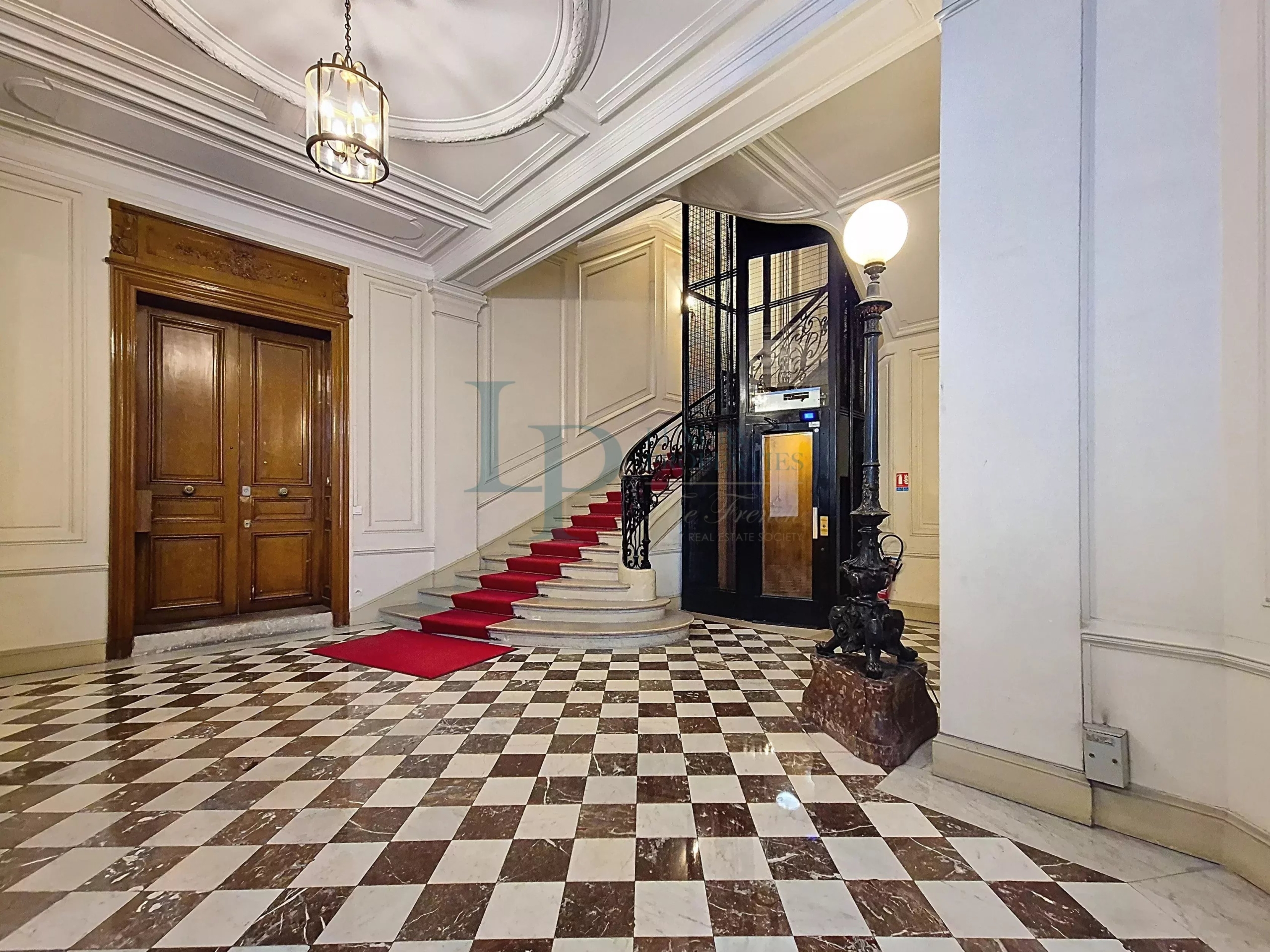 PARIS 8 – PARC MONCEAU / HAUSSMANN – BUREAUX D’ENVIRON 400 M2