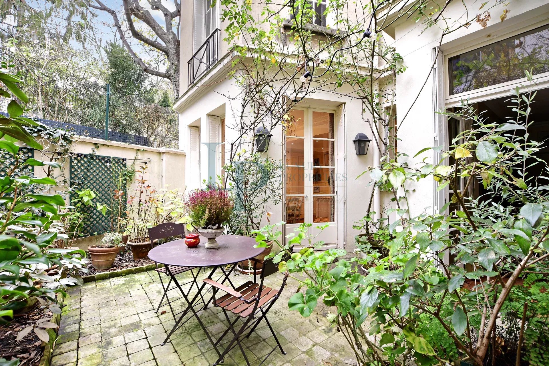 HÔTEL PARTICULIER – HAMEAU PRIVÉ – PARIS XVI