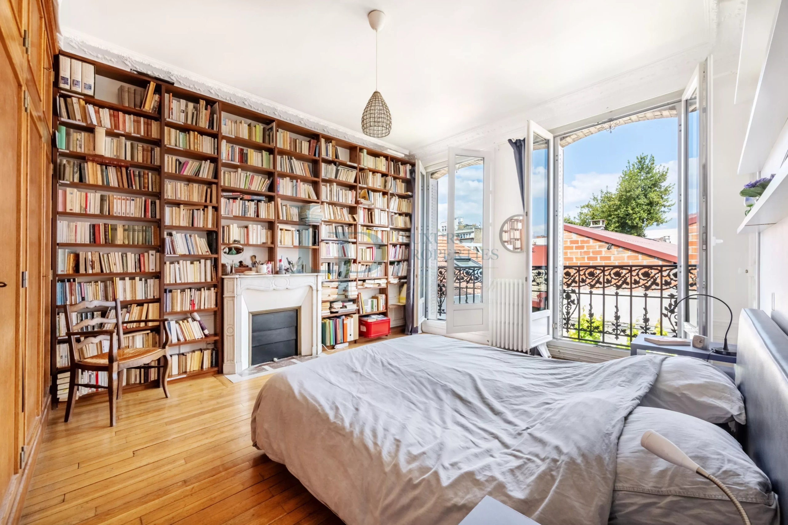 Pavillon familial ou projet d’investissement – 251.52 m² avec parcelle d’angle de 305 m² – jusqu’à 8 chambres – Jardin & potentiel constructible – Ivry-sur-Seine