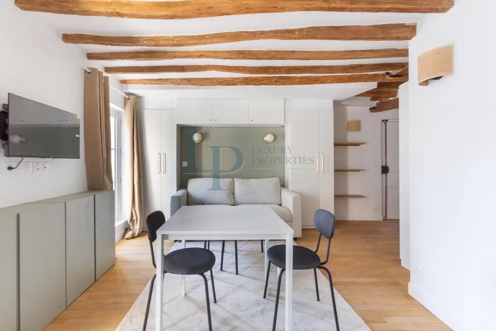 EXCLUSIVITÉ – Studio Paris 8ème rue du Faubourg Saint-Honoré – 28 m2