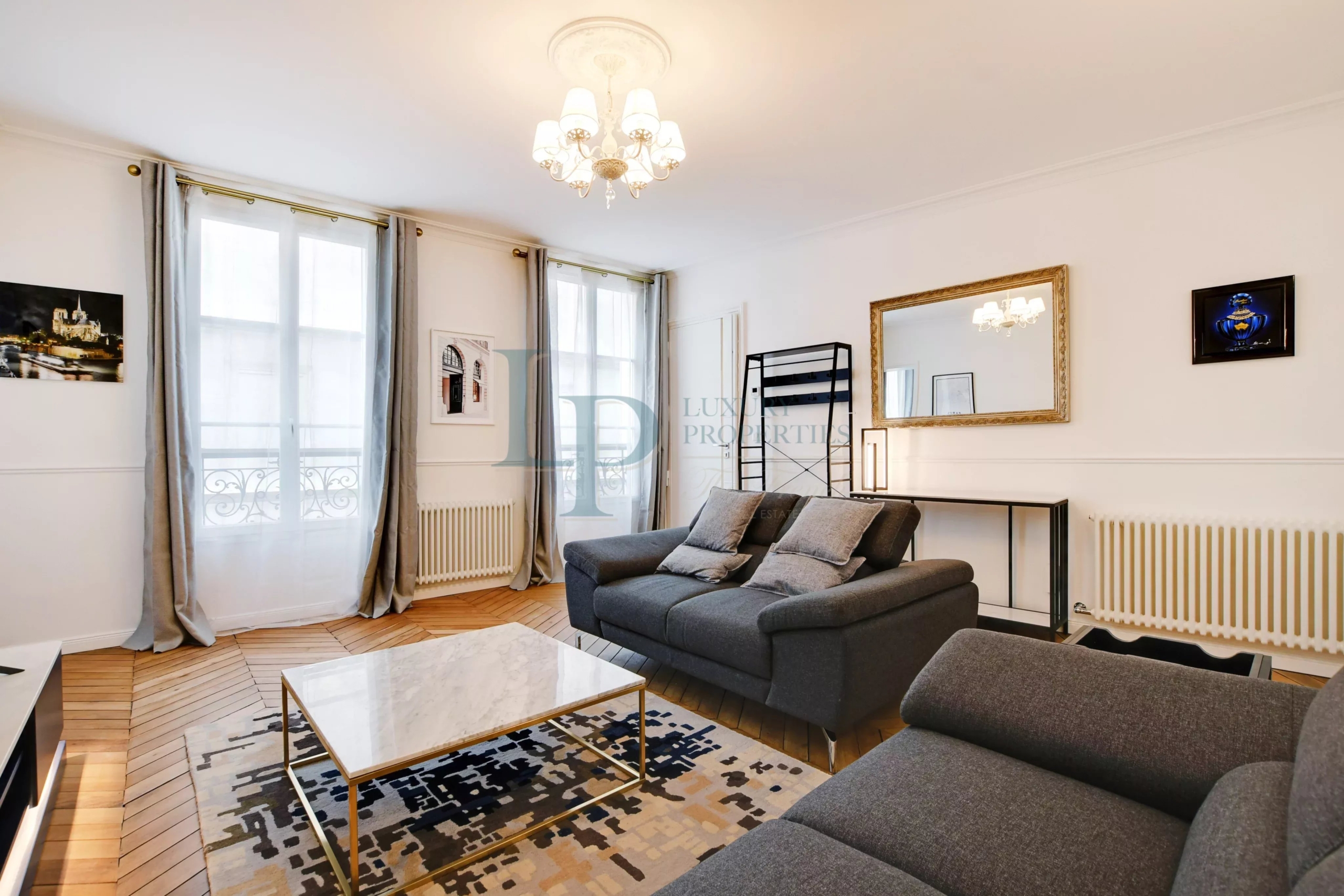Exclusivité – Paris 8 – Triangle d’Or – Appartement rénové de 81 m2 – Cave – Vendu meublé