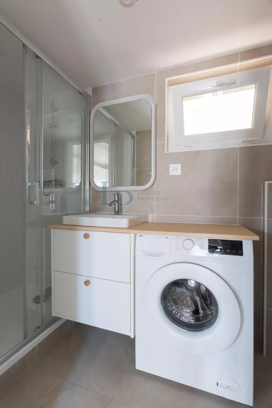 EXCLUSIVITÉ – Studio Paris 8ème rue du Faubourg Saint-Honoré – 28 m2