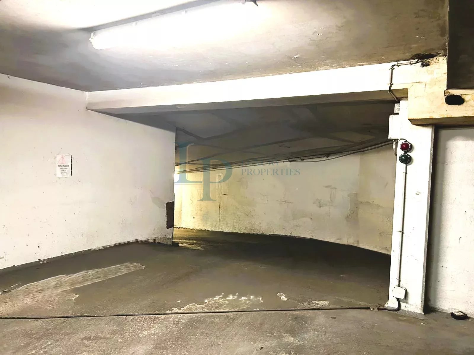 LOCATION EMPLACEMENT DE PARKING – RUE JEAN DE LA FONTAINE PARIS 16EME