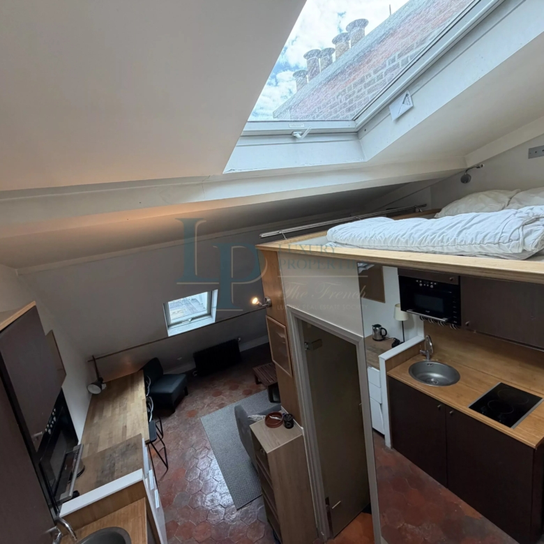 Exclusivité – Paris VIII – Faubourg Saint-Honoré – Dernier étage – Ascenseur