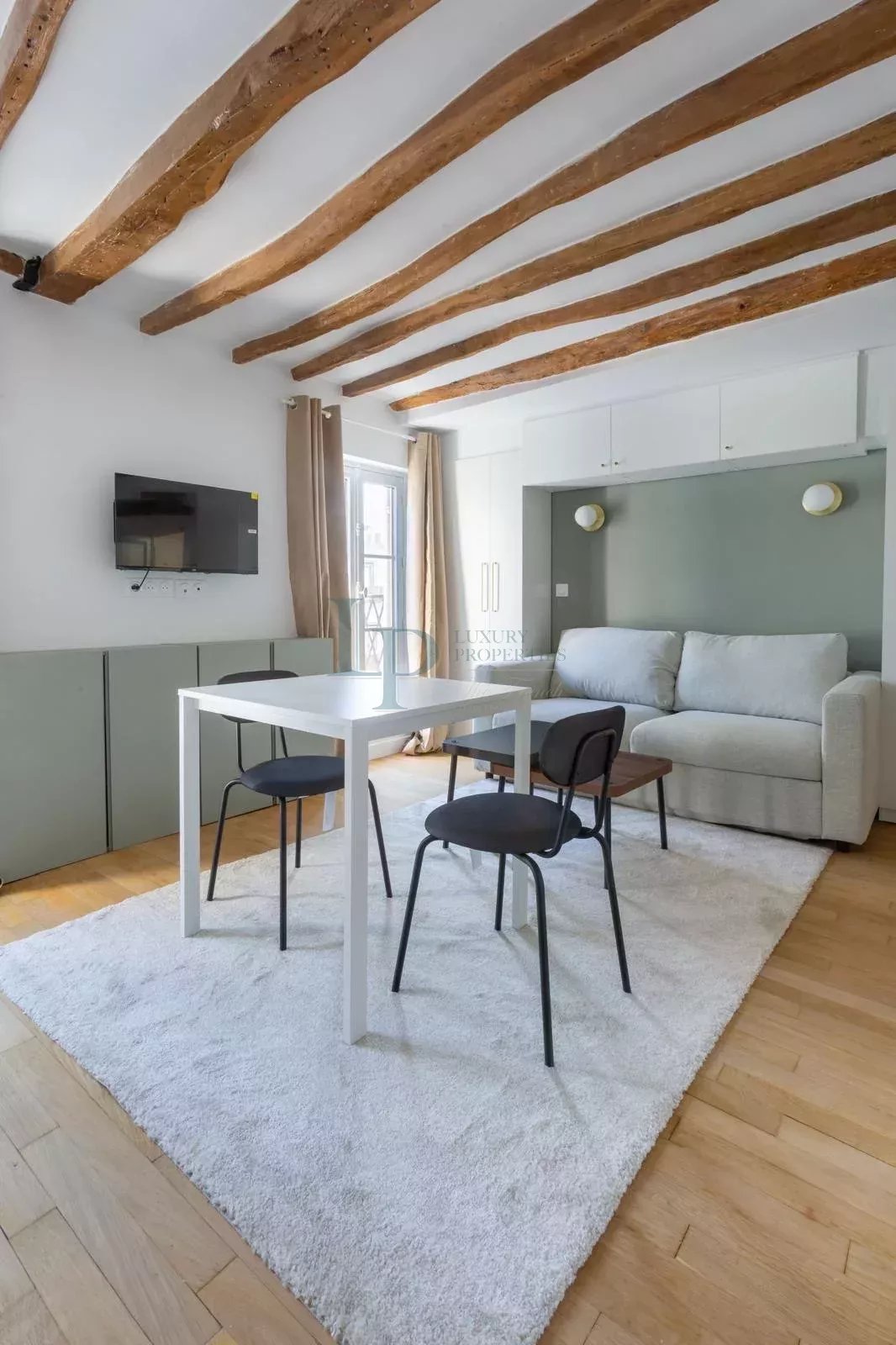EXCLUSIVITÉ – Studio Paris 8ème rue du Faubourg Saint-Honoré – 28 m2