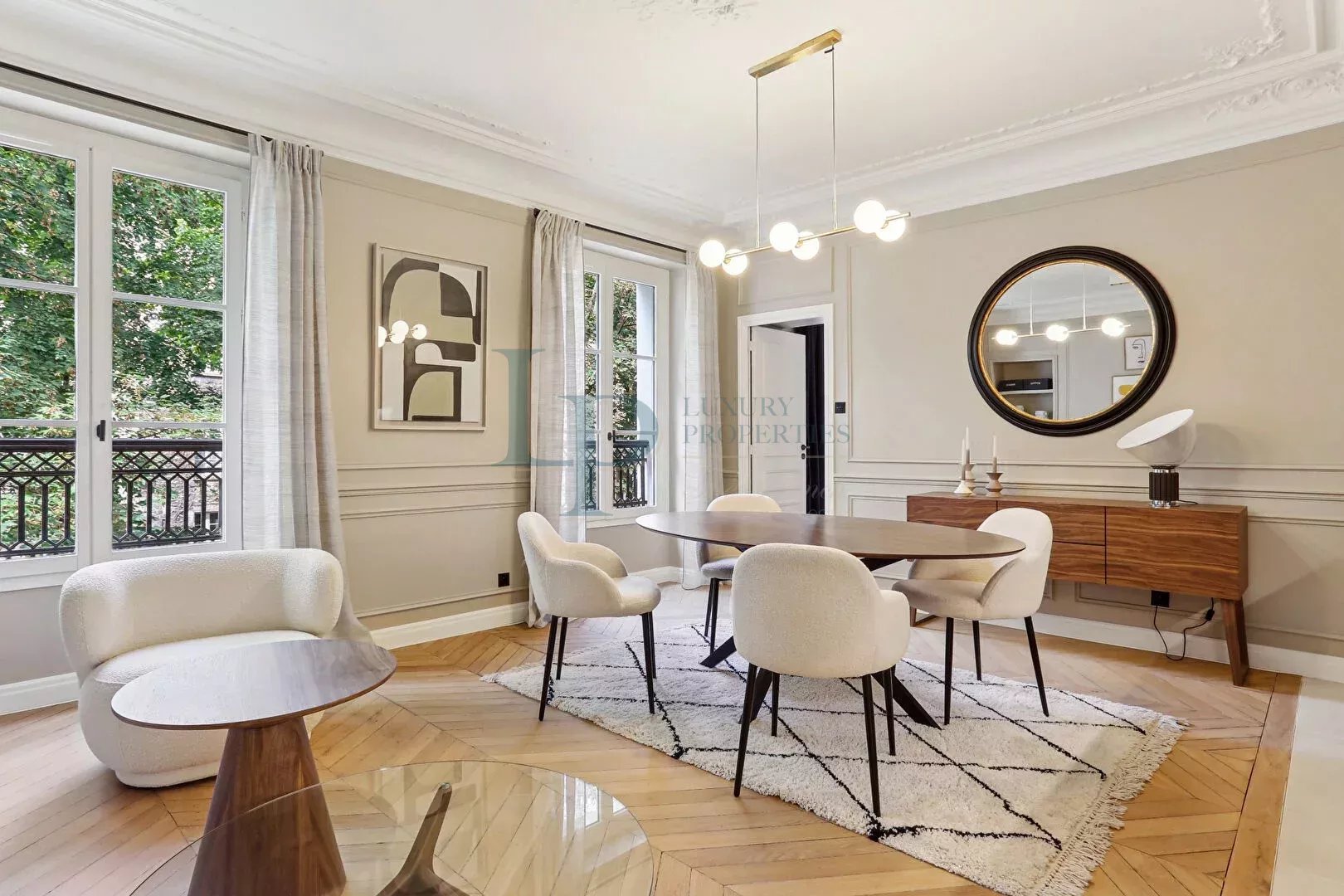 Paris 8ème – Les Jardins de Friedland – Calme  – 3 pièces – Refait à neuf