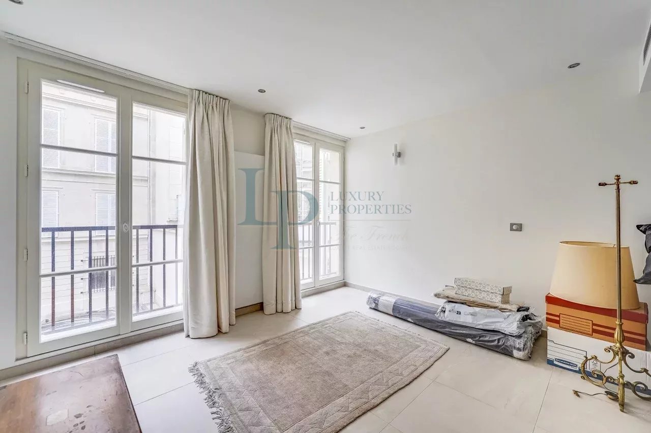 Spacieux appartement de prestige à Paris 8