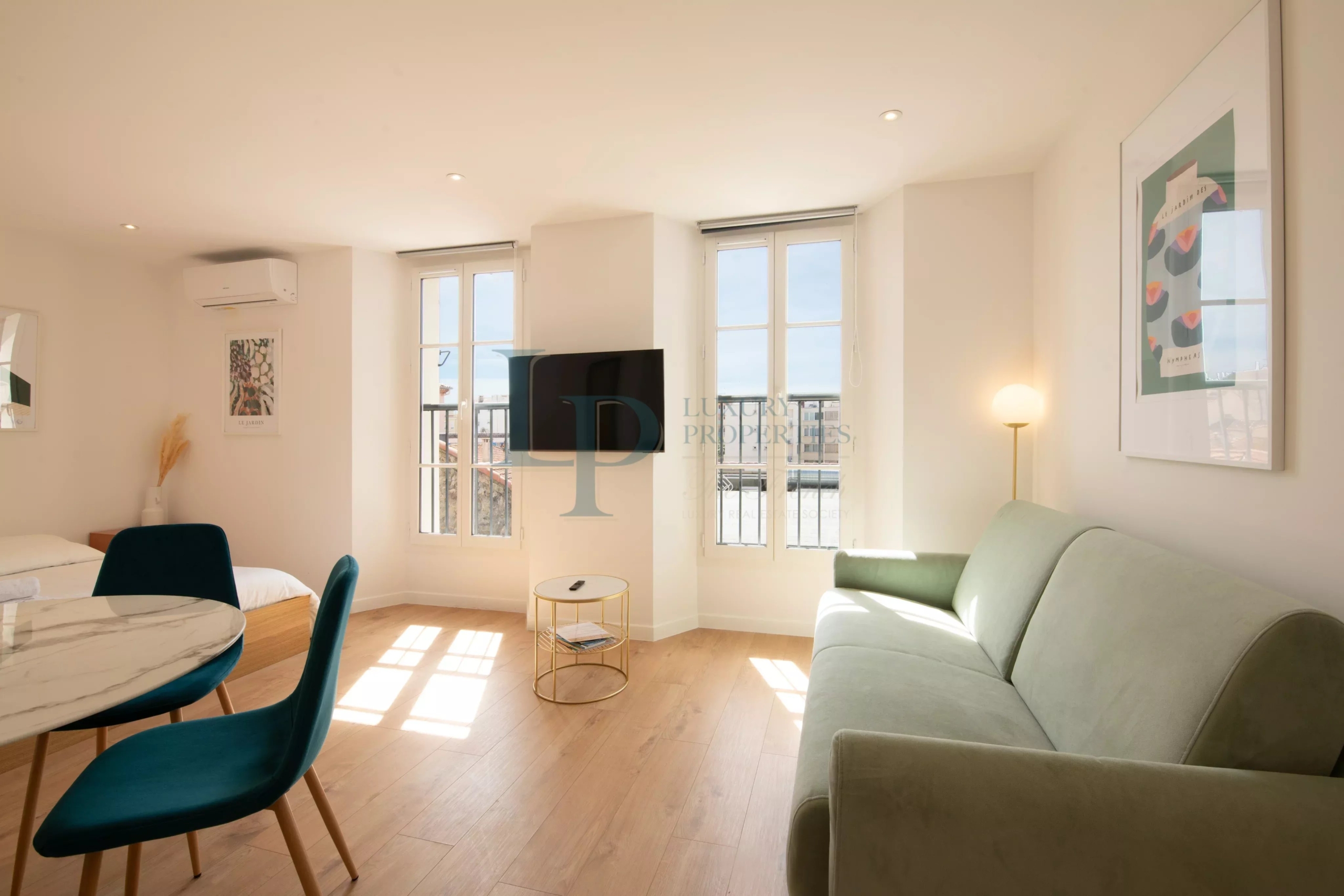 IDÉAL INVESTISSEUR – IMMEUBLE MEUBLÉ À FORT RENDEMENT AU CŒUR DE SAINTE-MAXIME