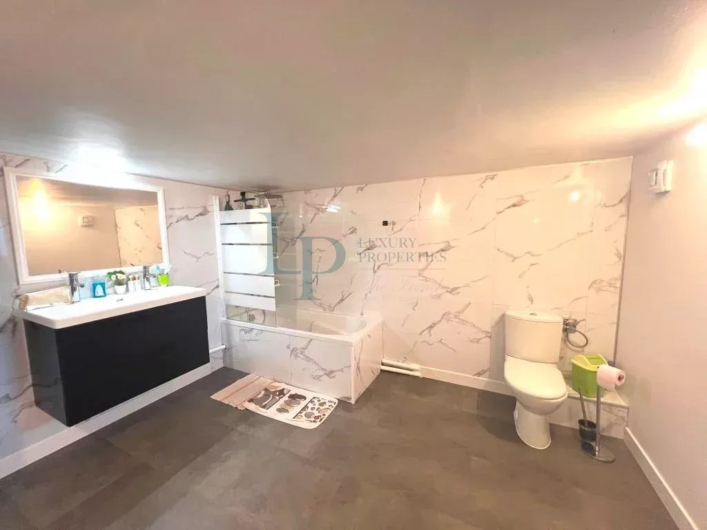 Maison 5 pièces 130 m² et dépendance 50 m² sur terrain de 1165 m² située à Paron