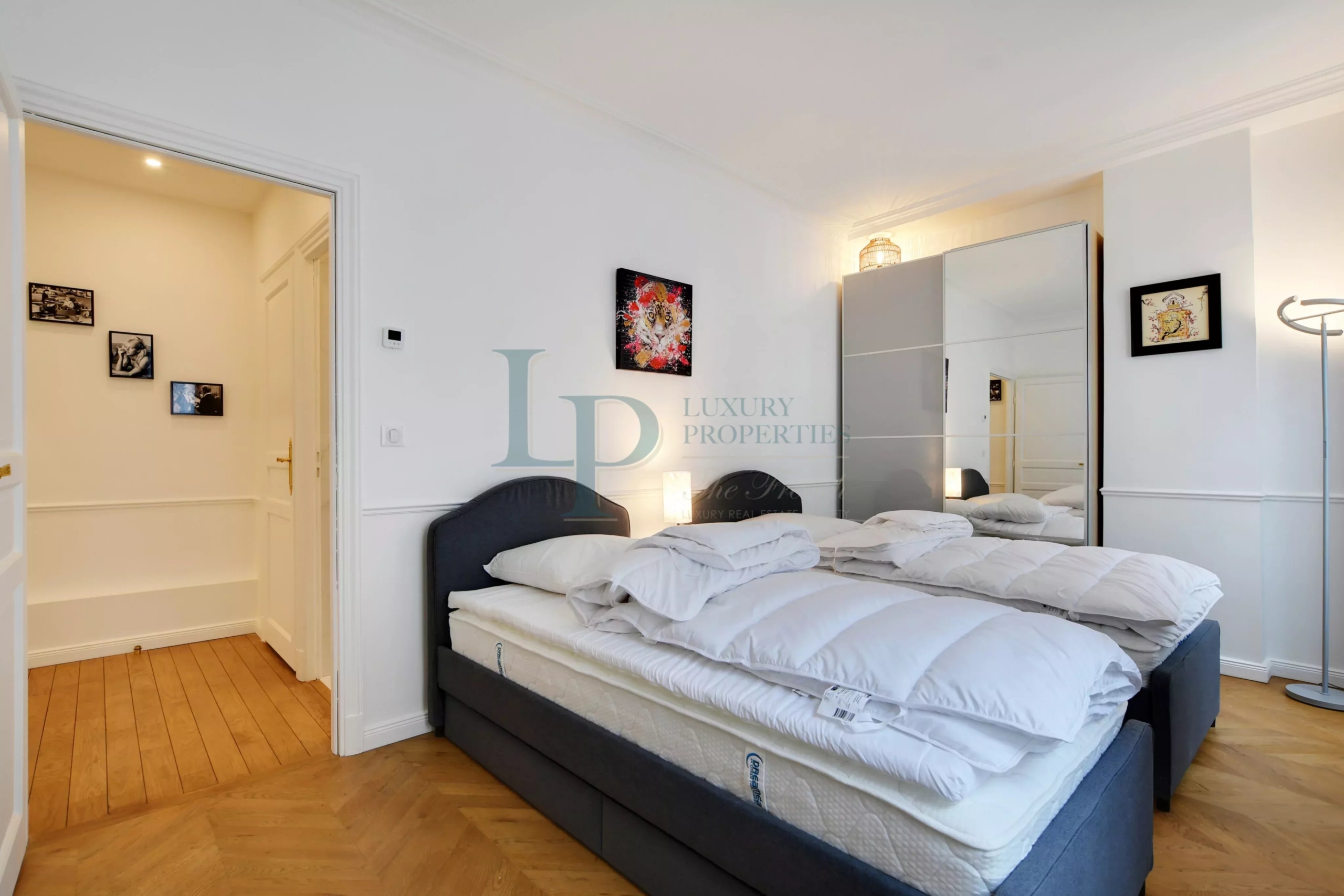 Exclusivité – Paris 8 – Triangle d’Or – Appartement rénové de 81 m2 – Cave – Vendu meublé