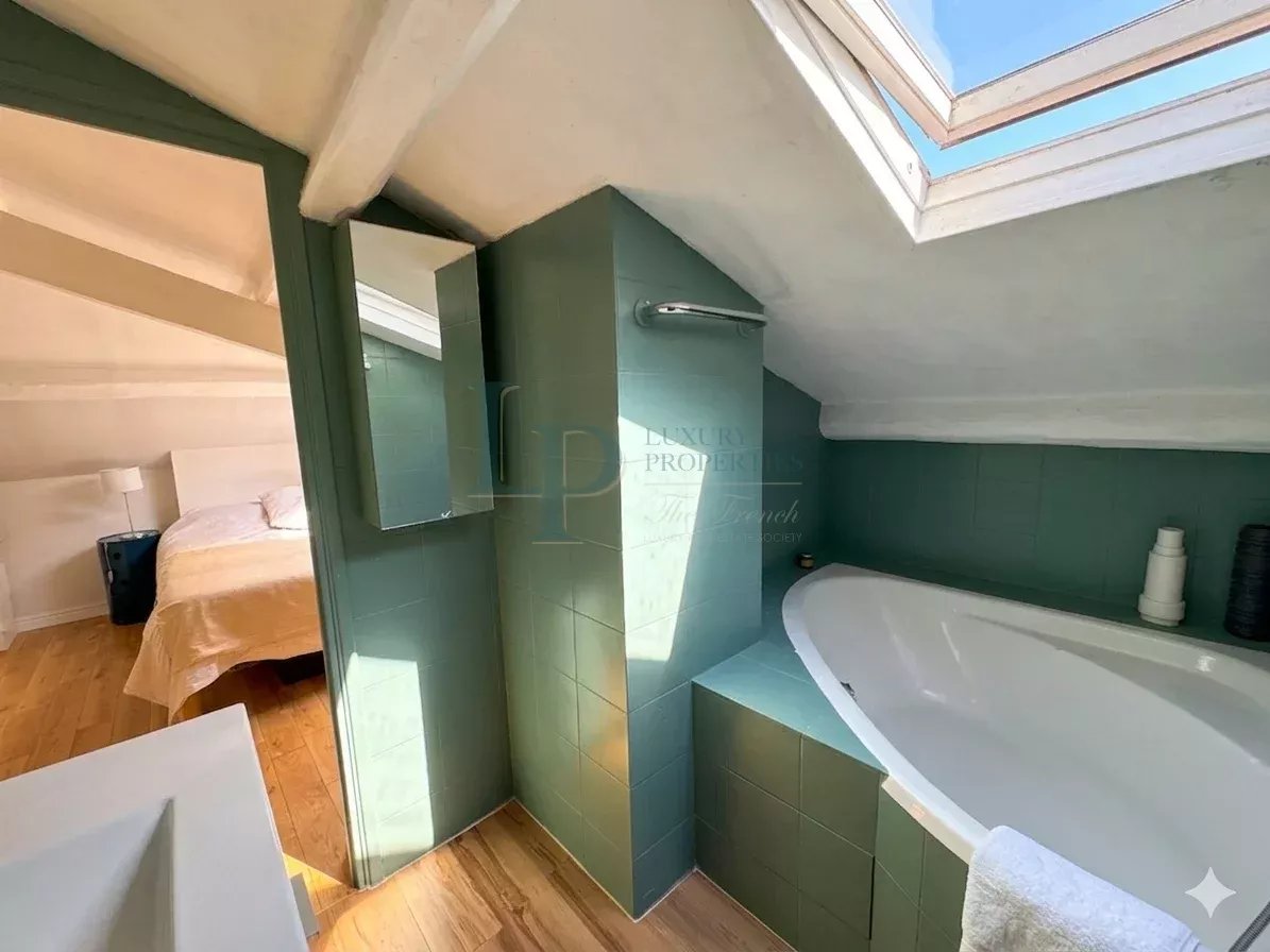 Paris VI/Rue de Sèvres – Duplex d’exception – Dernier étage