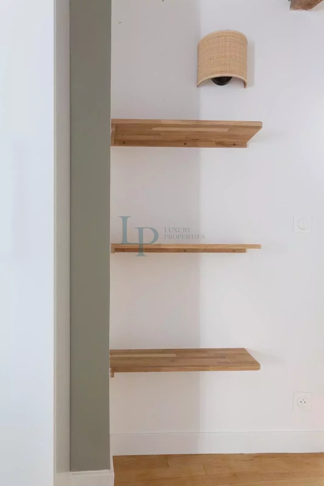 EXCLUSIVITÉ – Studio Paris 8ème rue du Faubourg Saint-Honoré – 28 m2