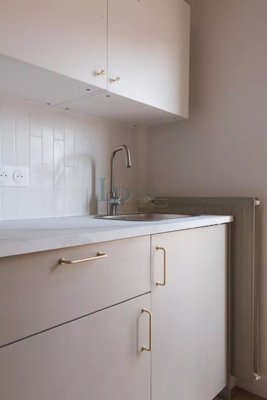 EXCLUSIVITÉ – Studio Paris 8ème rue du Faubourg Saint-Honoré – 28 m2