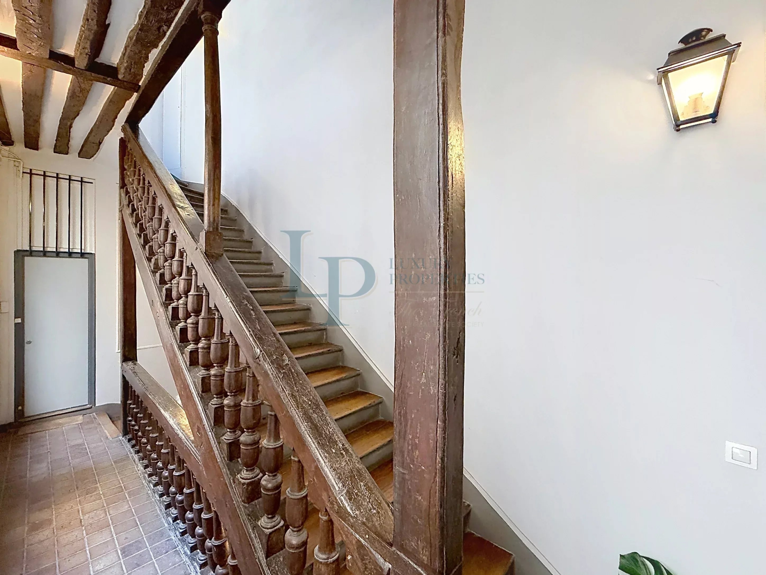 Exclusivité – Île Saint-Louis – Studio / Deux pièces – Dernier étage – Charme parisien