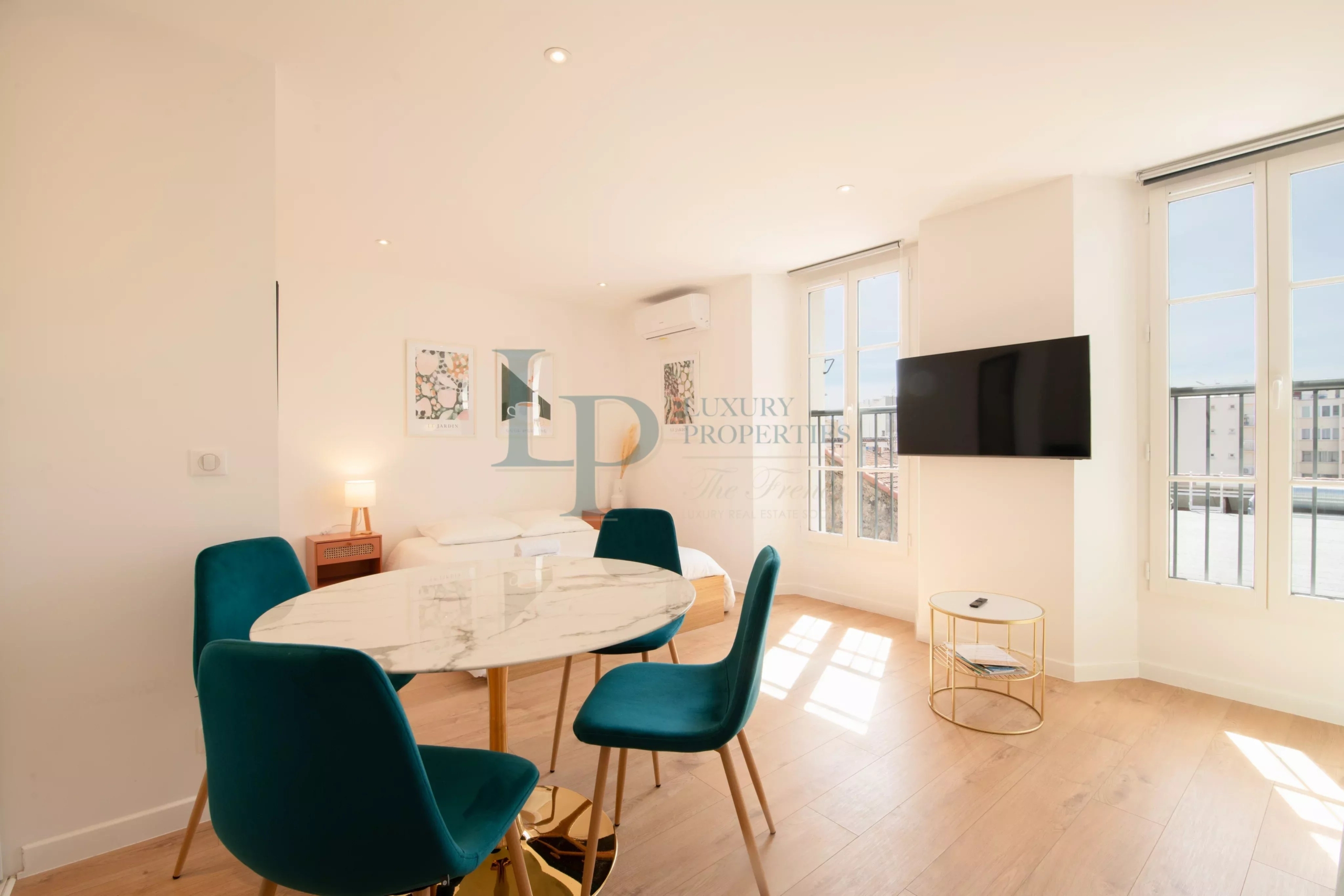 IDÉAL INVESTISSEUR – IMMEUBLE MEUBLÉ À FORT RENDEMENT AU CŒUR DE SAINTE-MAXIME