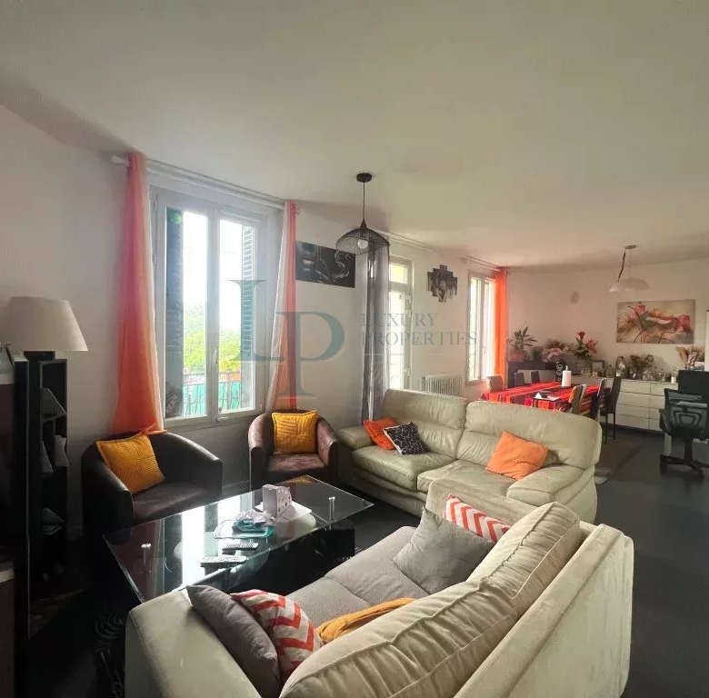 Maison 5 pièces 130 m² et dépendance 50 m² sur terrain de 1165 m² située à Paron