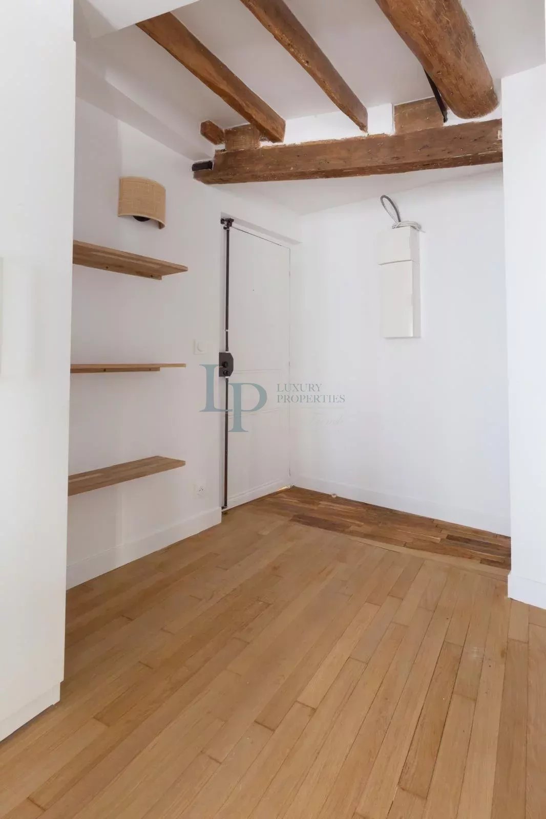 EXCLUSIVITÉ – Studio Paris 8ème rue du Faubourg Saint-Honoré – 28 m2