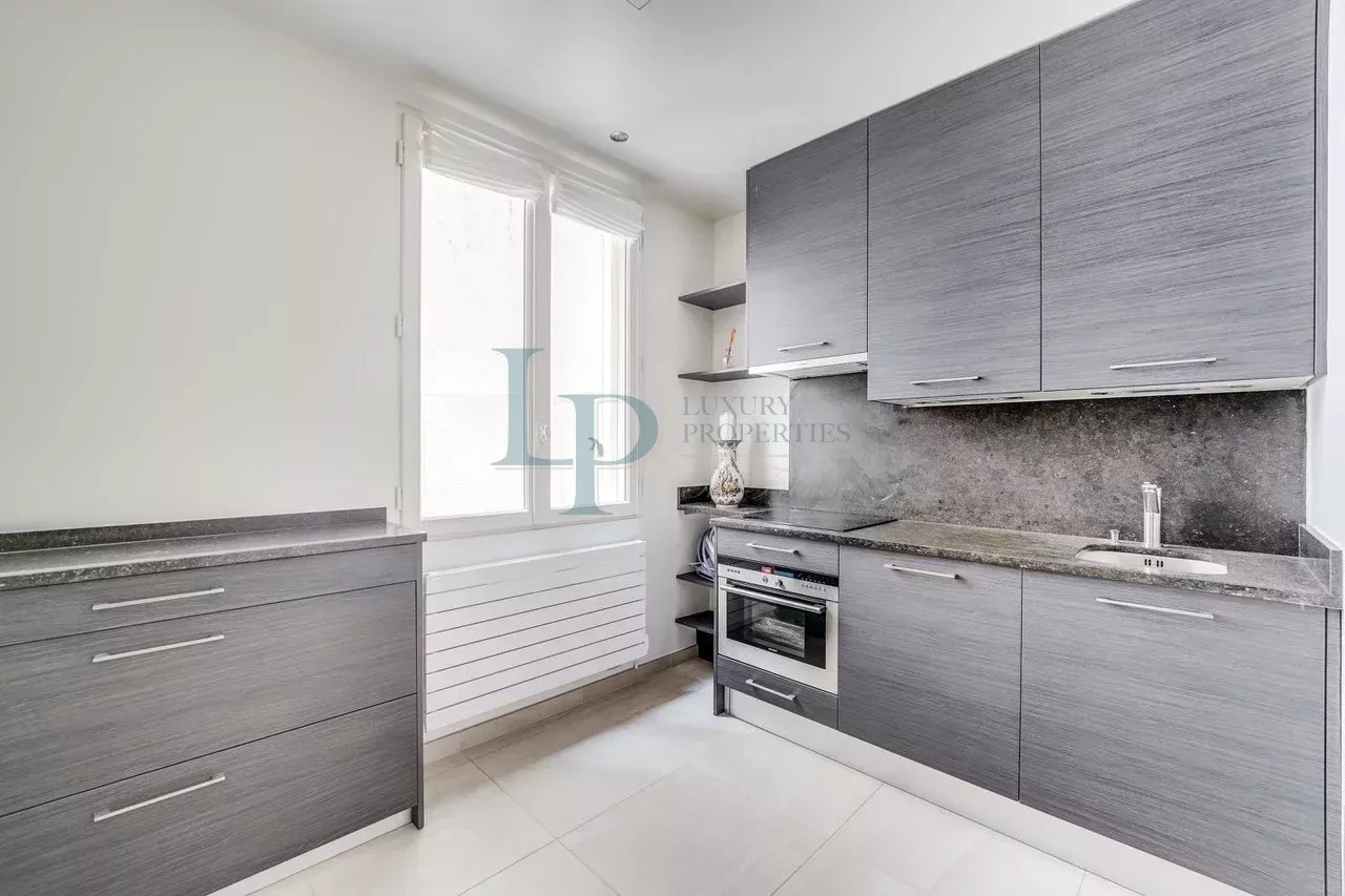 Spacieux appartement de prestige à Paris 8